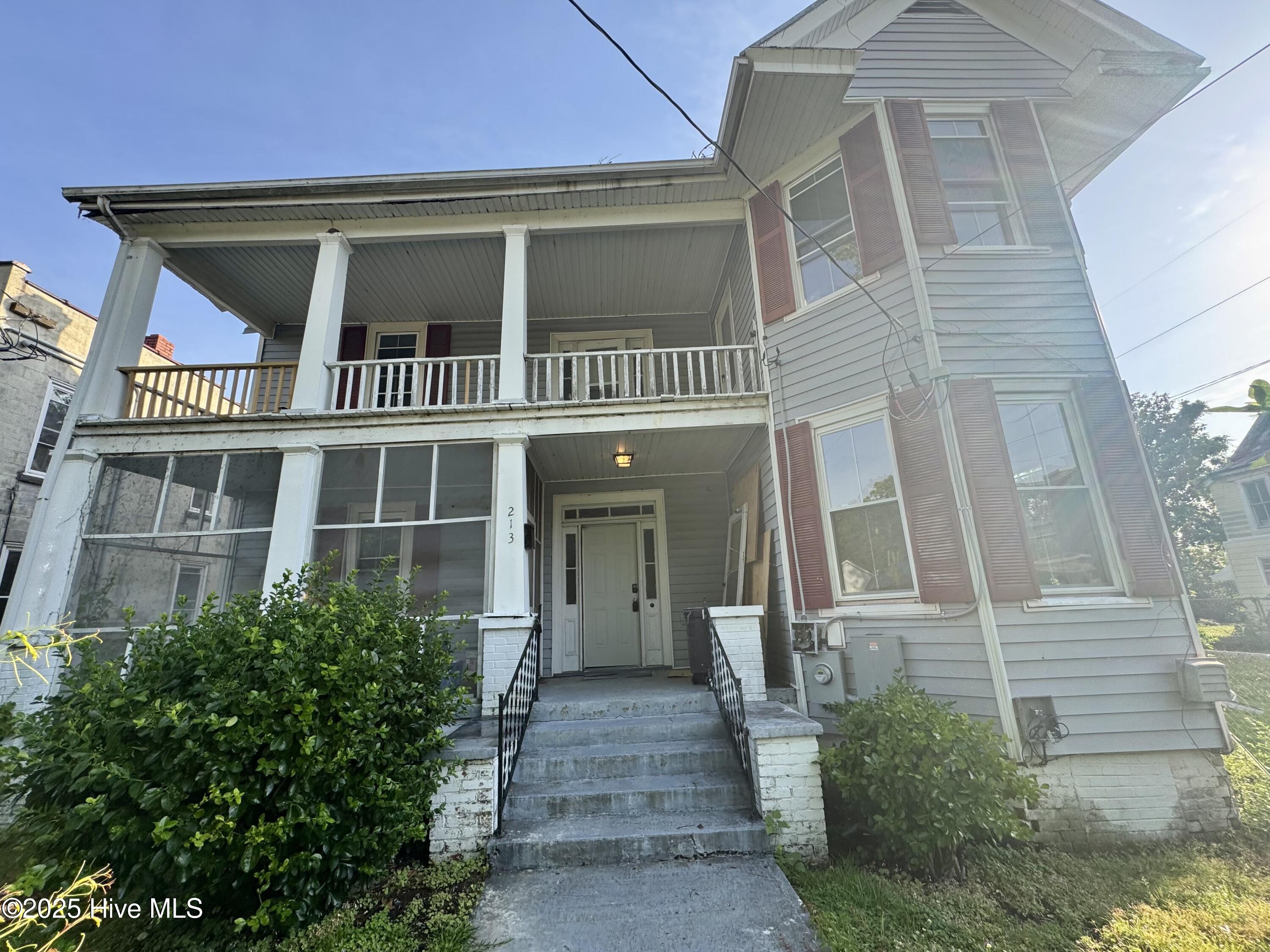 213 E Gale Street Property Photo