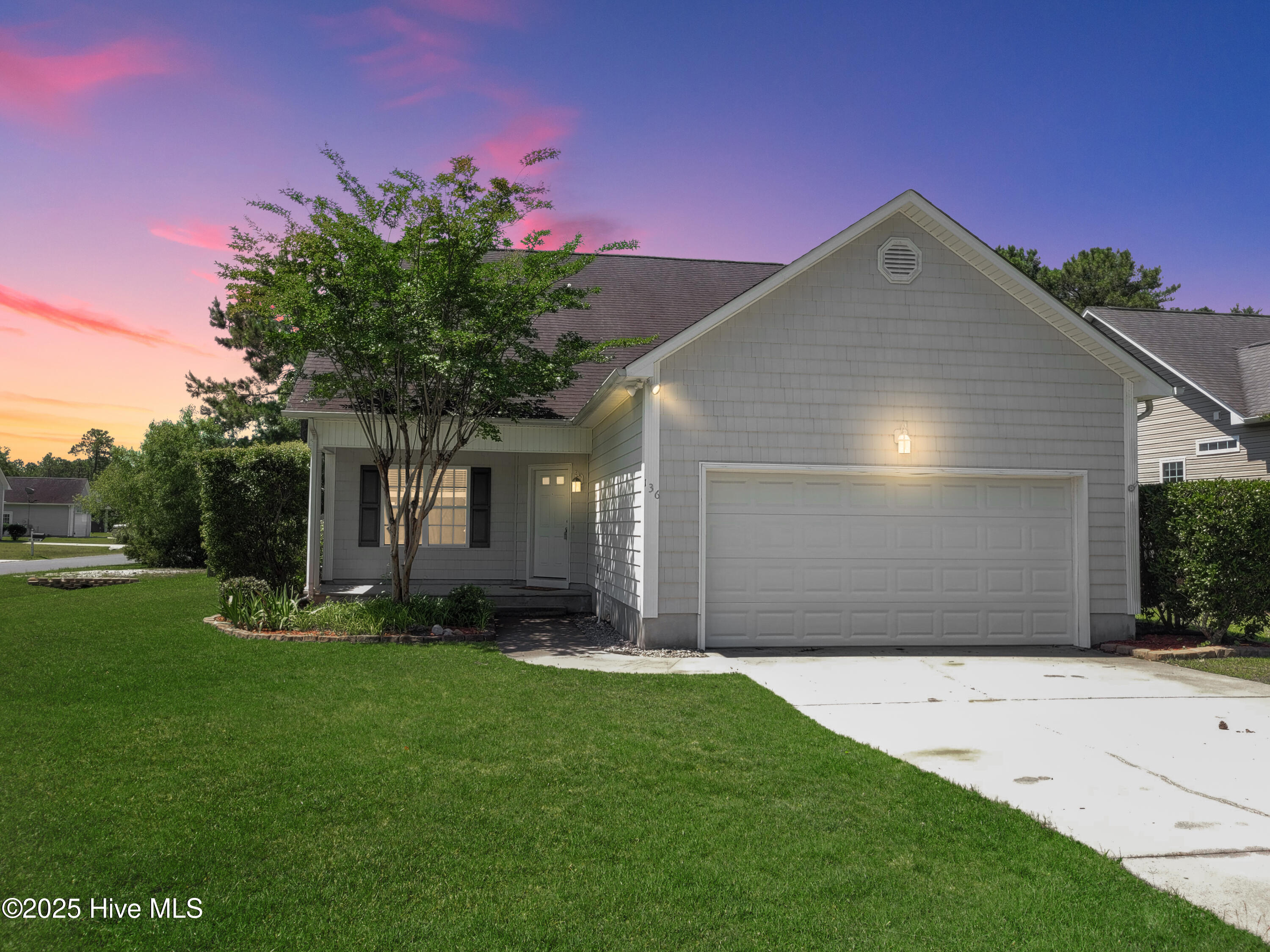 136 Leeward Lane Property Photo 1