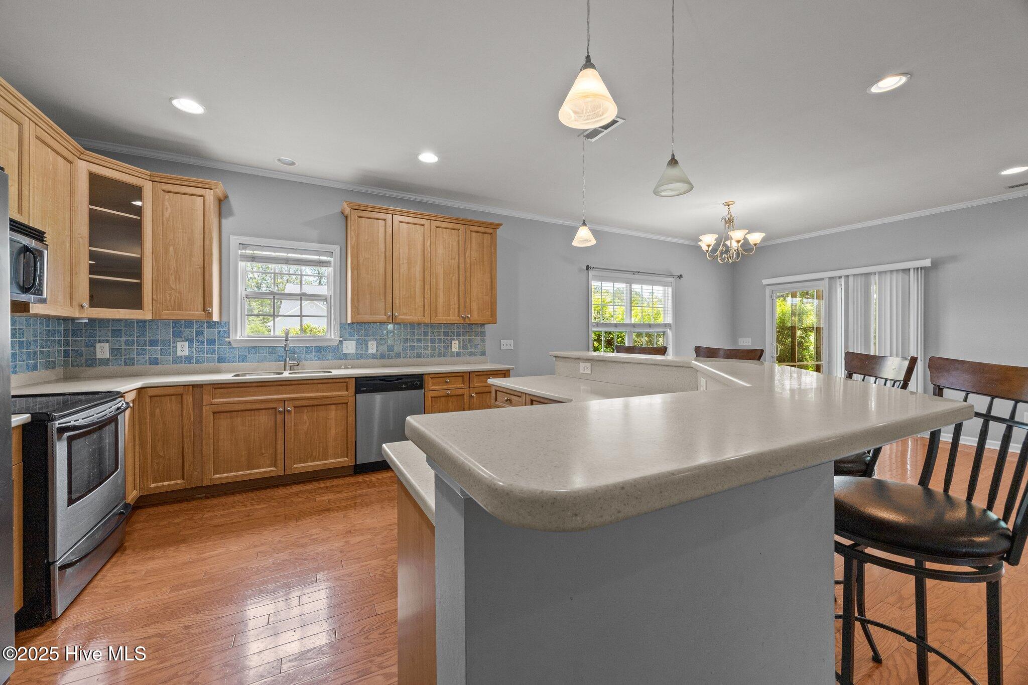 136 Leeward Lane Property Photo 8