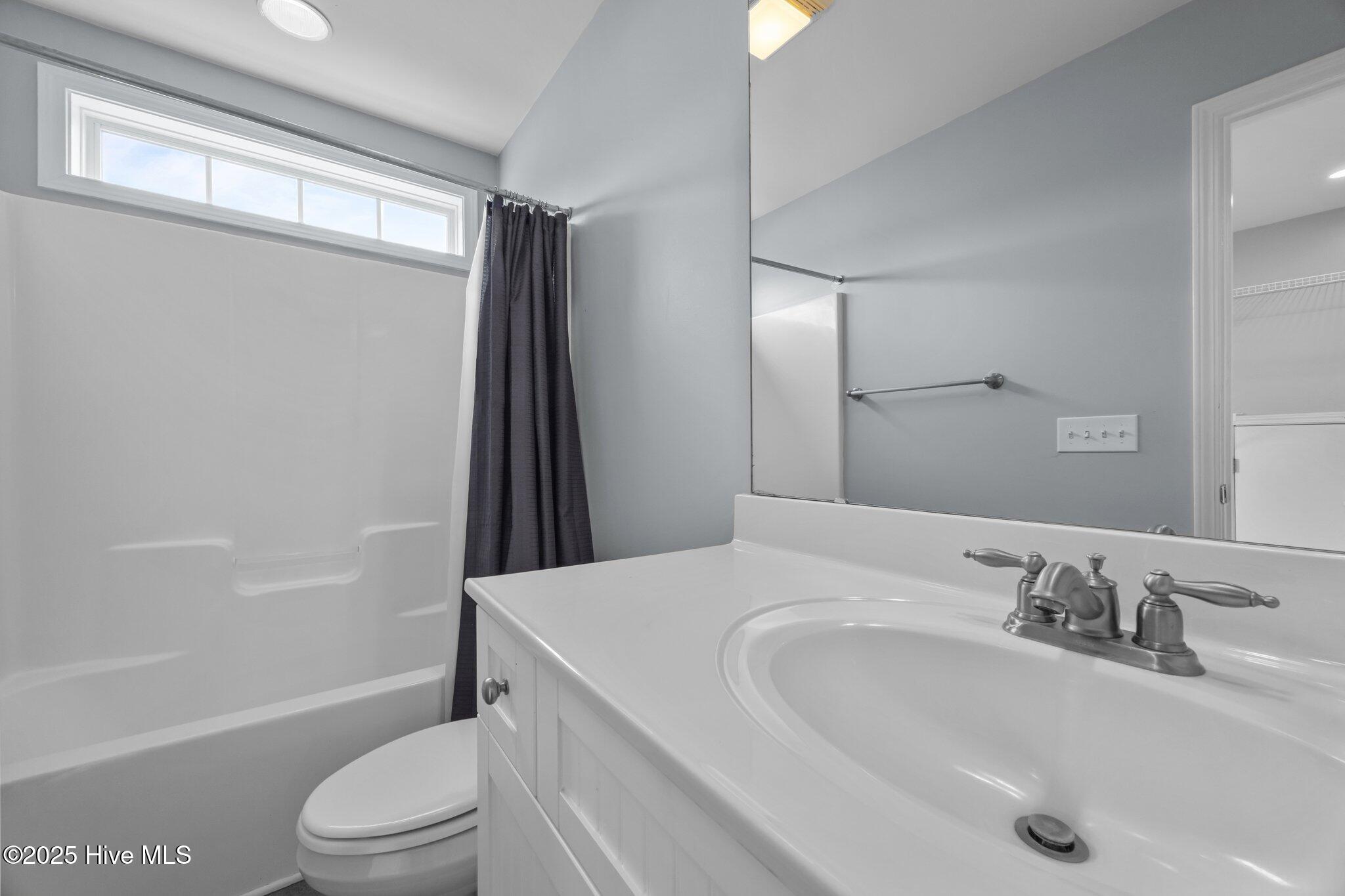 136 Leeward Lane Property Photo 30
