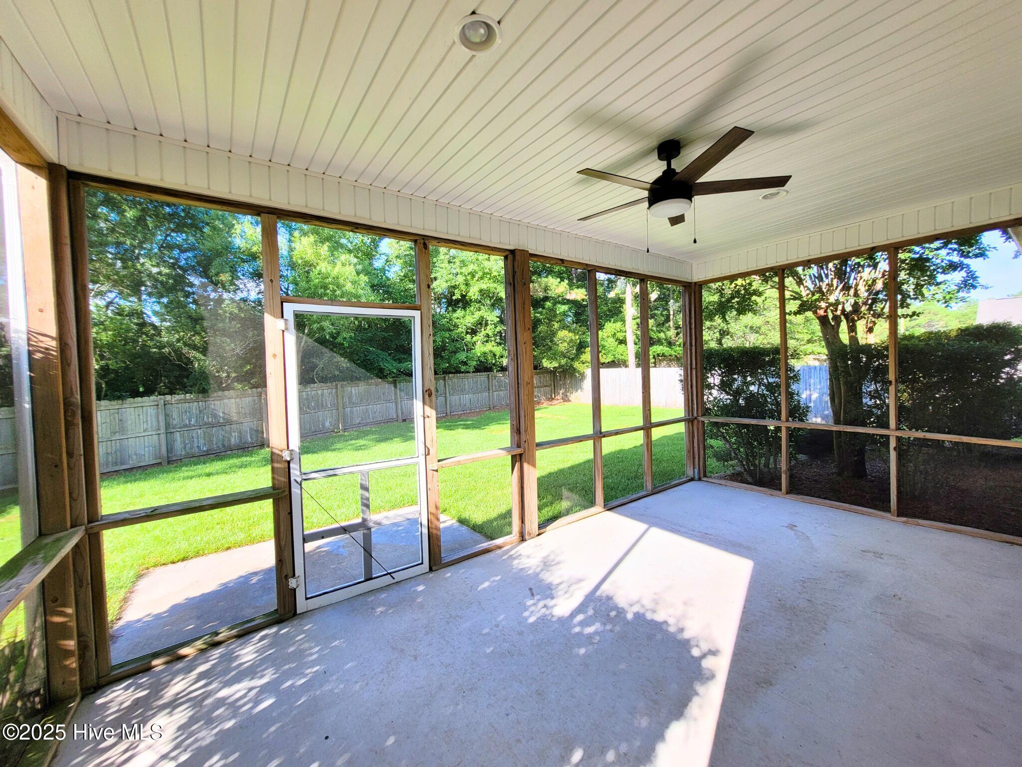 136 Leeward Lane Property Photo 36