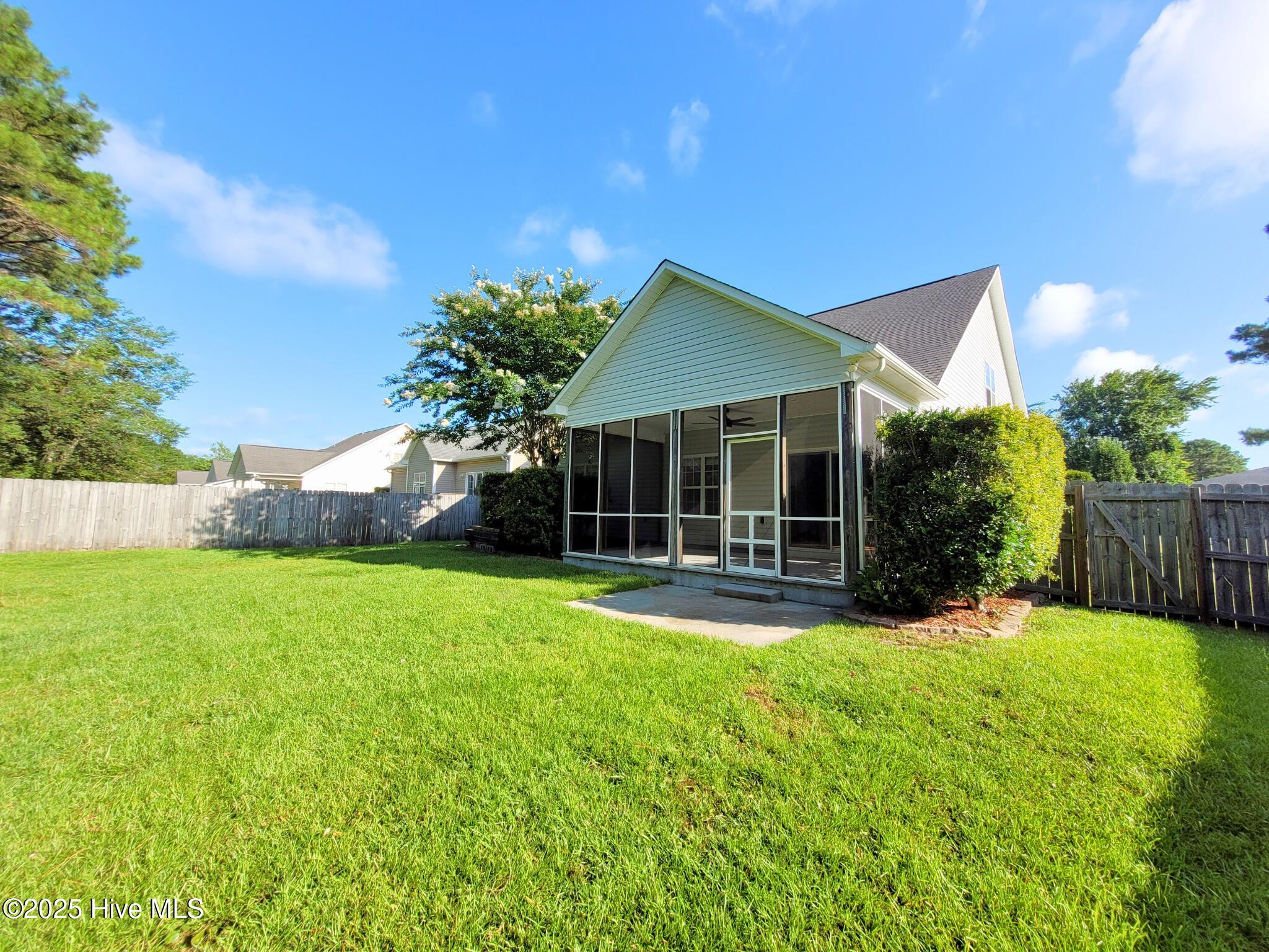 136 Leeward Lane Property Photo 39
