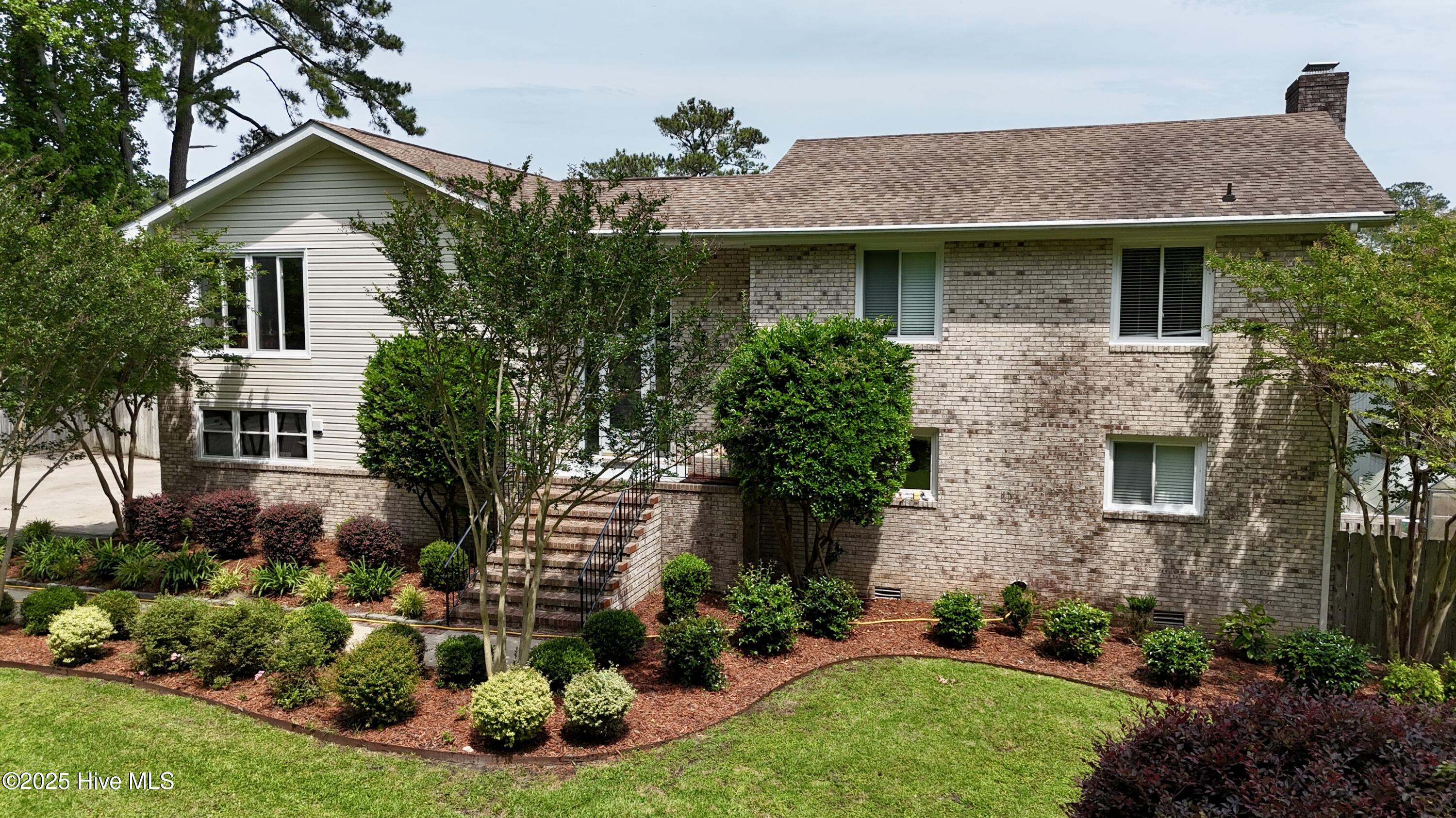 105 Lakeside Drive Property Photo