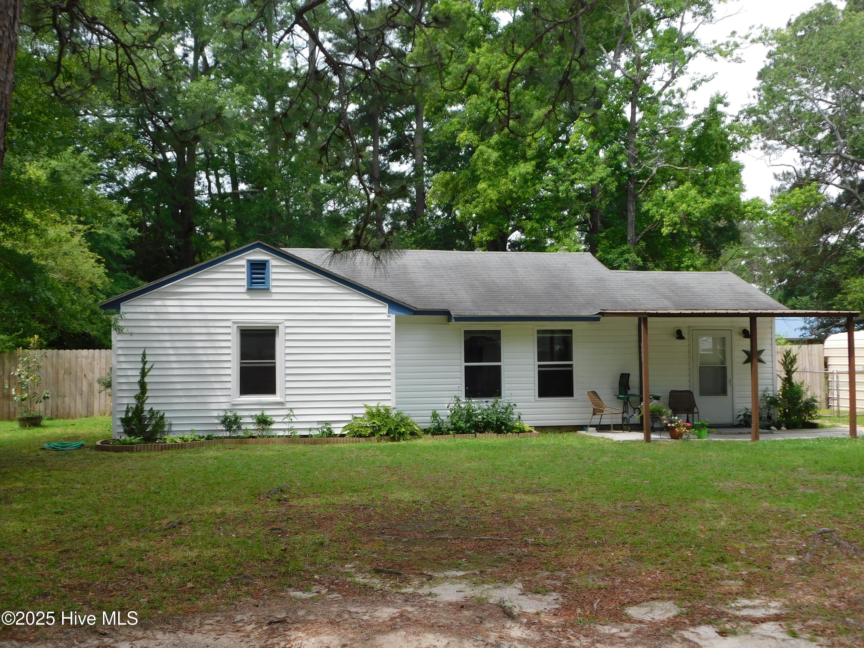 1115 S Pine Street Property Photo 1