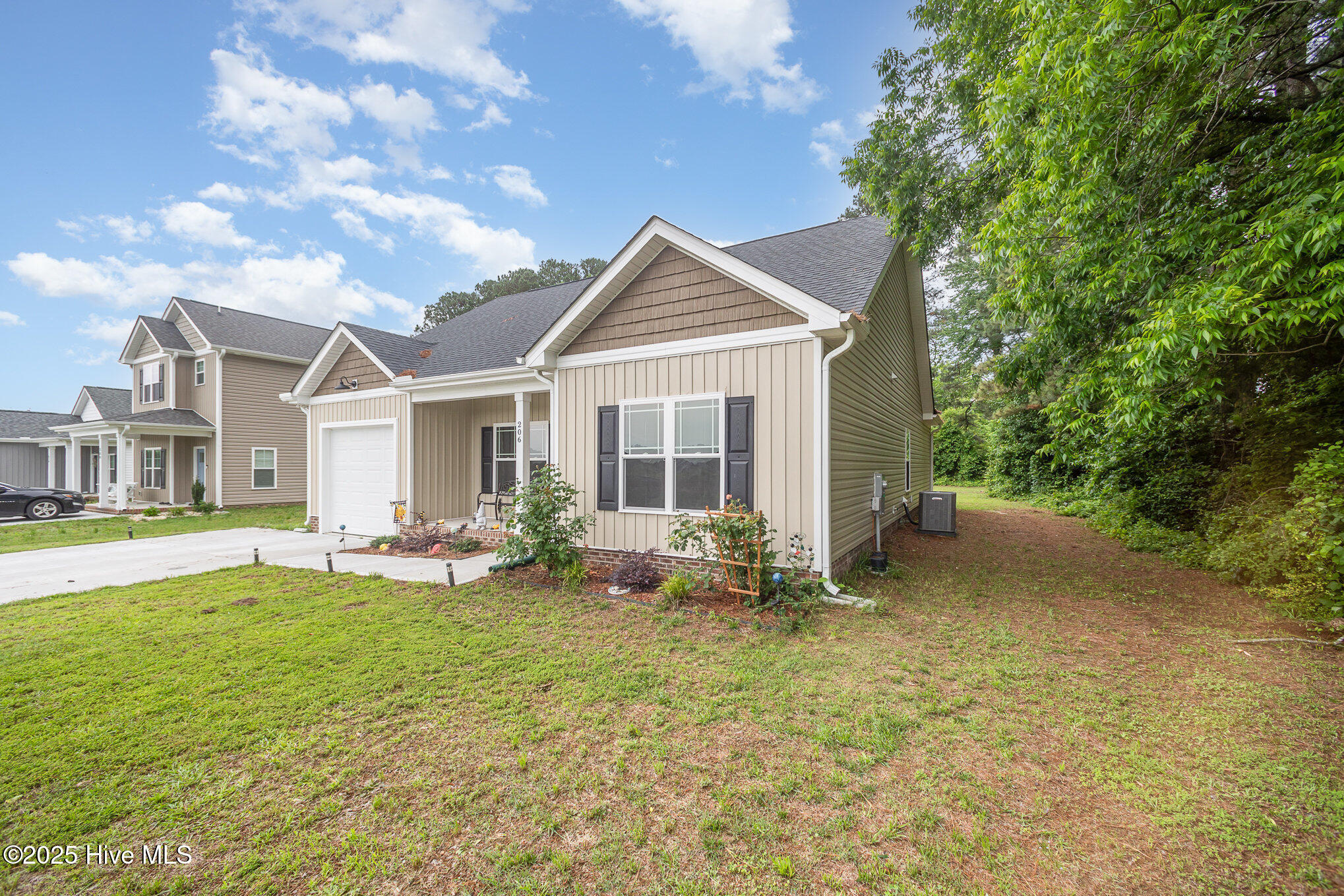 206 Harrell Street Property Photo 4