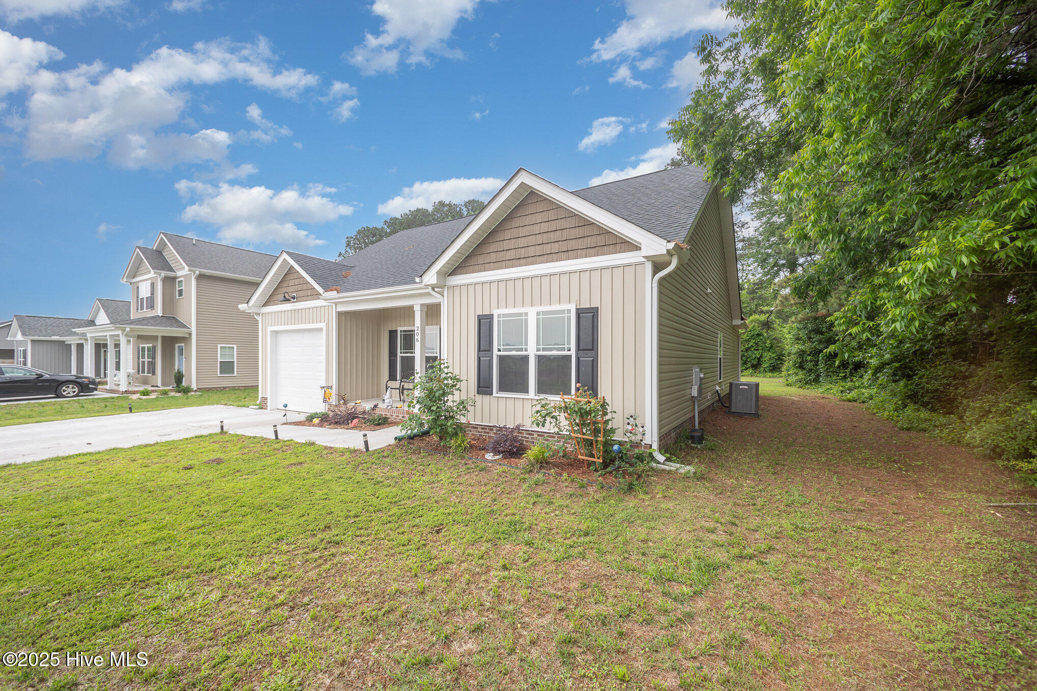 206 Harrell Street Property Photo 5