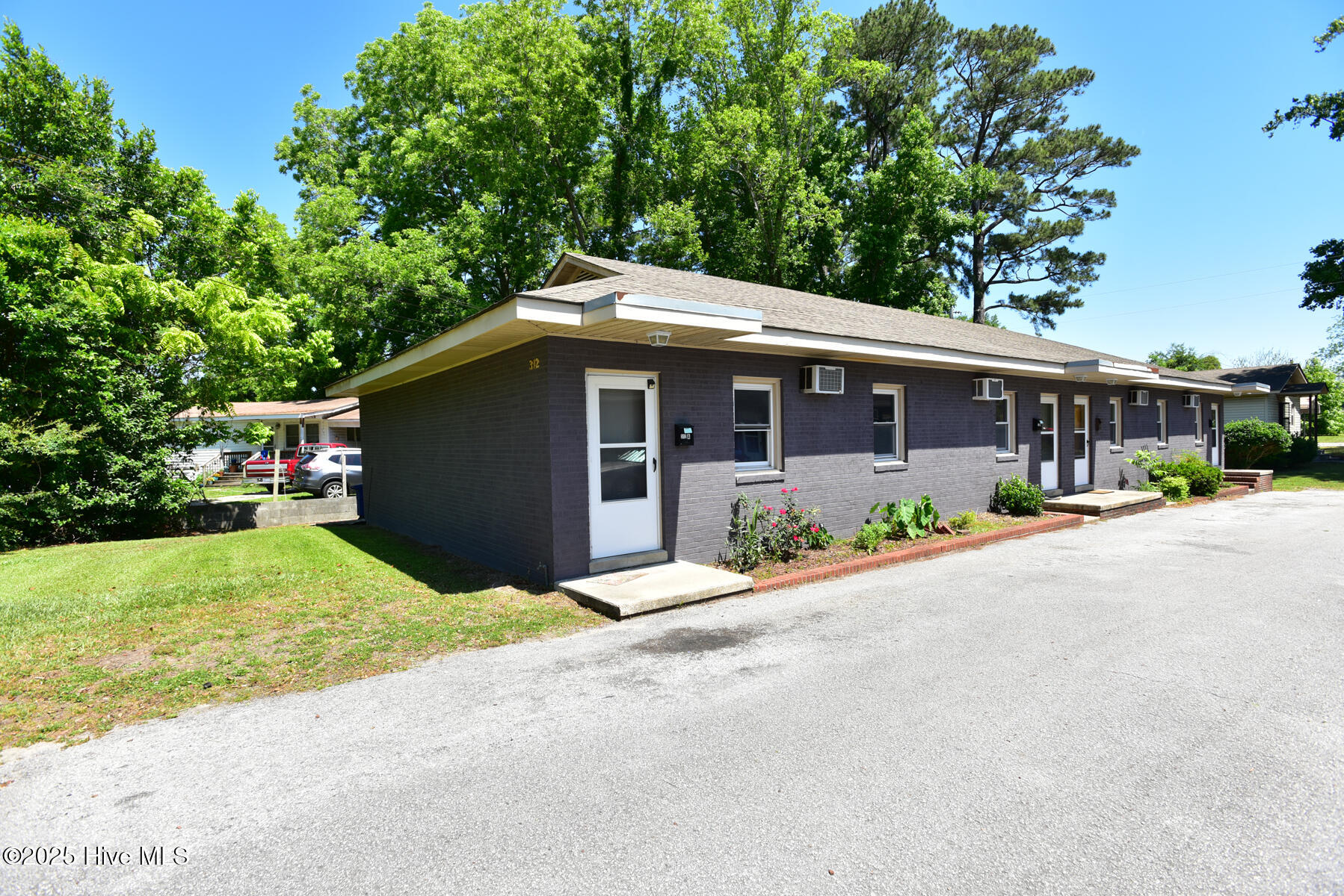 310 Roosevelt Road Property Photo 2