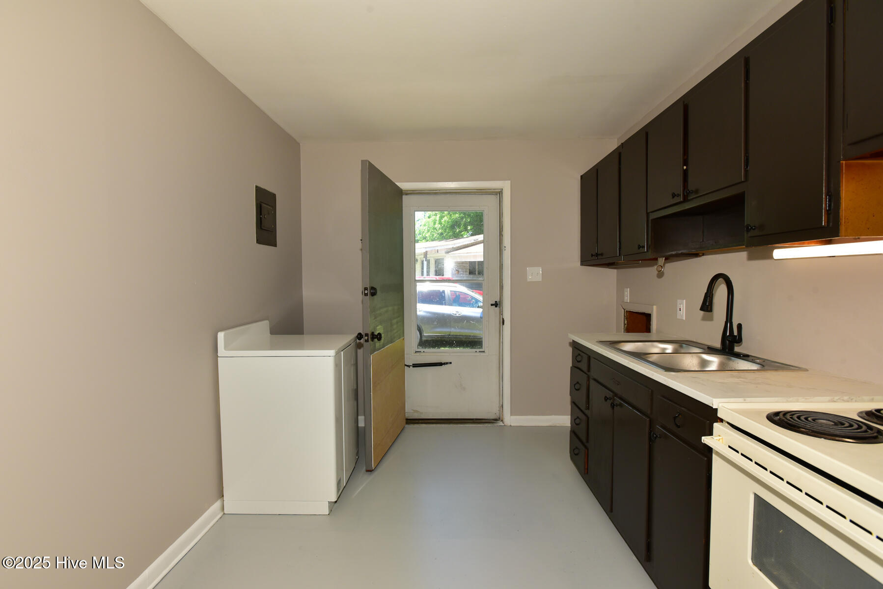 310 Roosevelt Road Property Photo 10