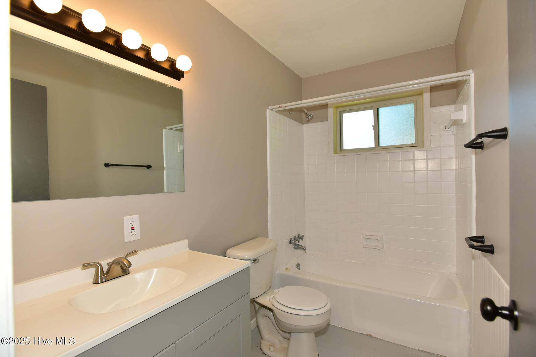310 Roosevelt Road Property Photo 20