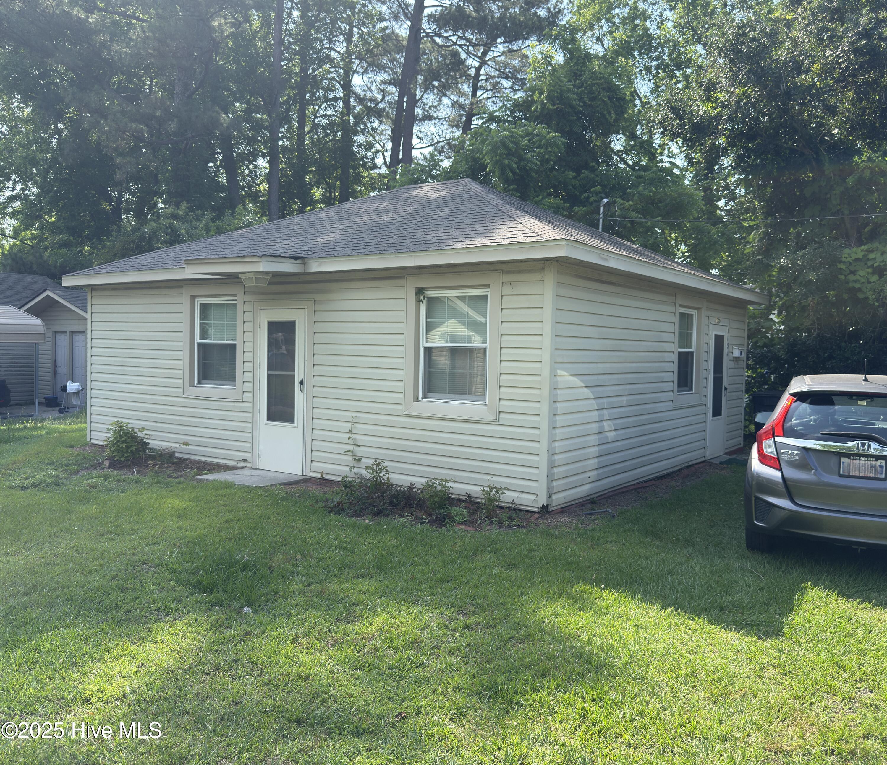 311 Richlands Avenue Property Photo 4