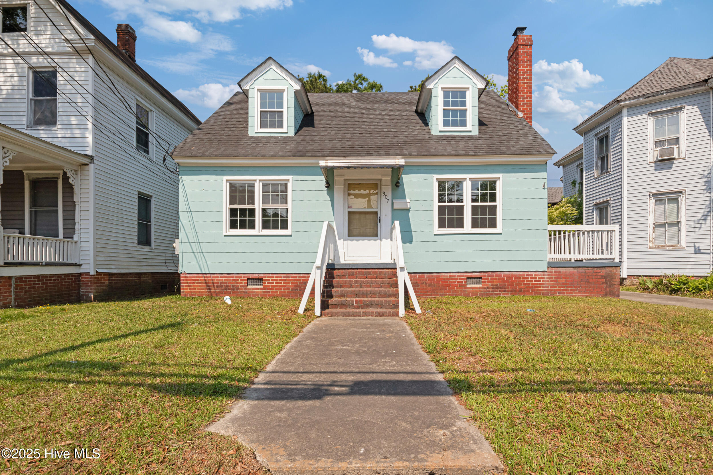 907 N Road Street Property Photo