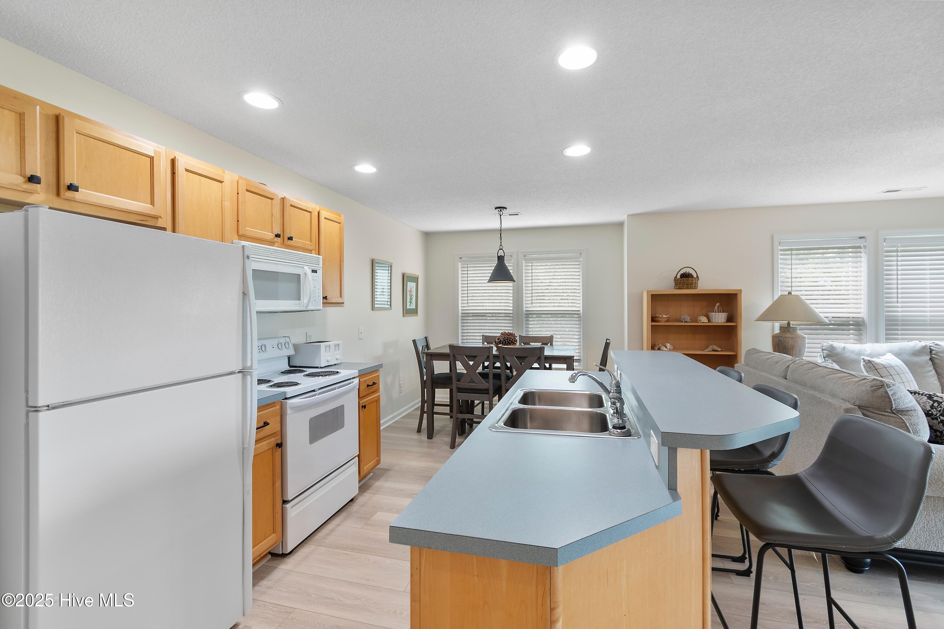 3350 Club Villas Drive # 1003 Property Photo 11
