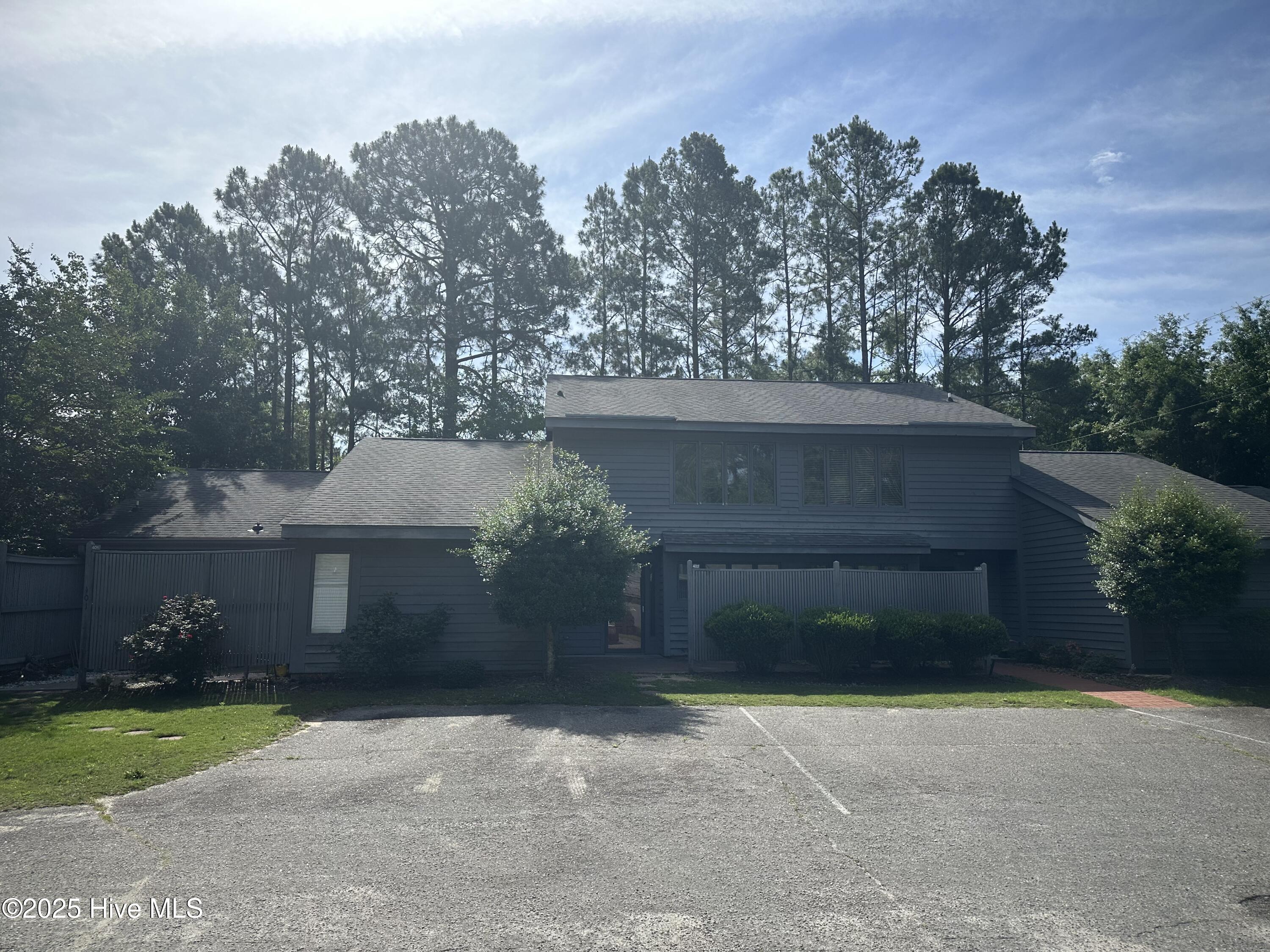 402 Sherbrooke Circle