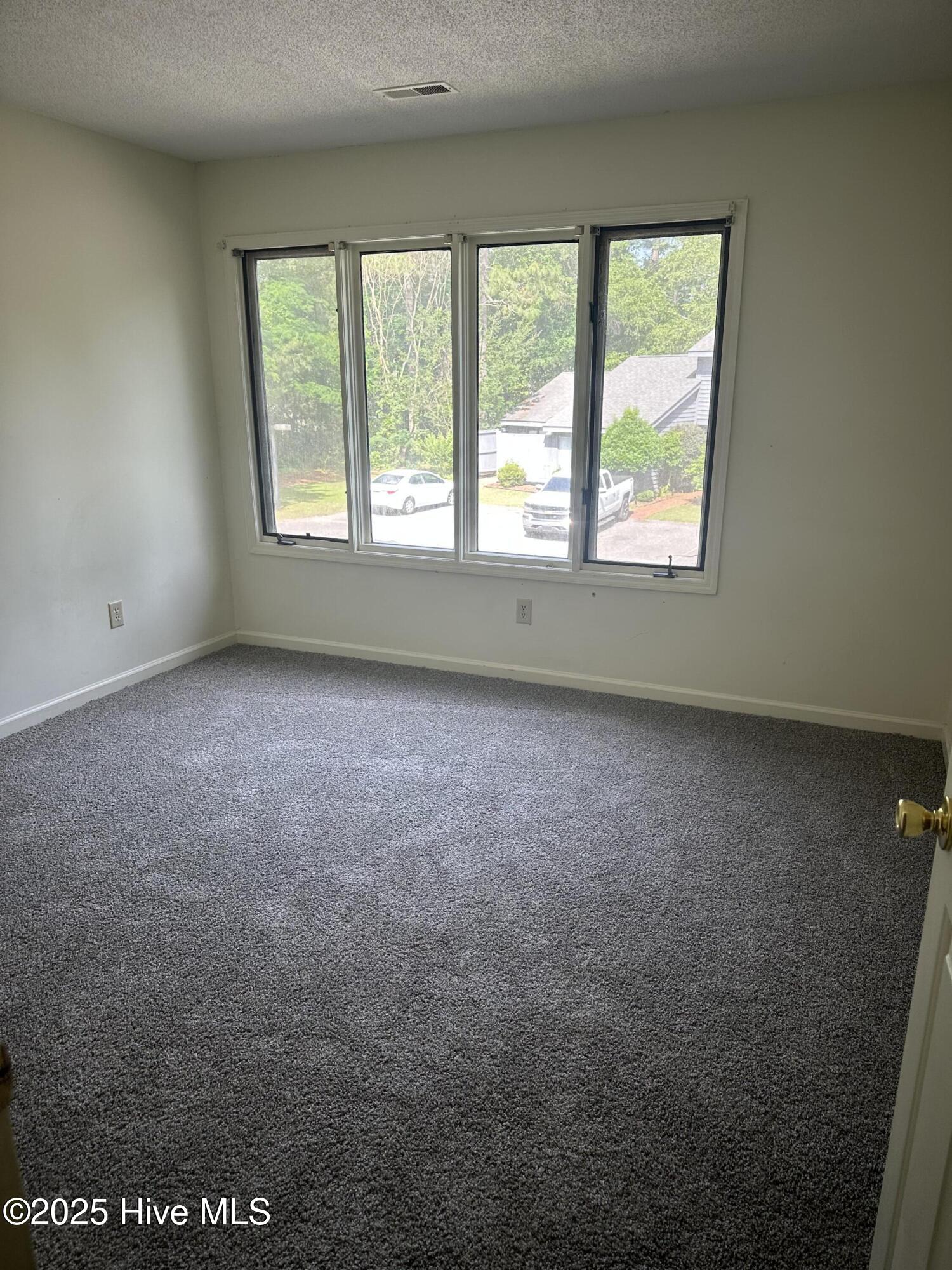 402 Sherbrooke Circle Property Photo 14