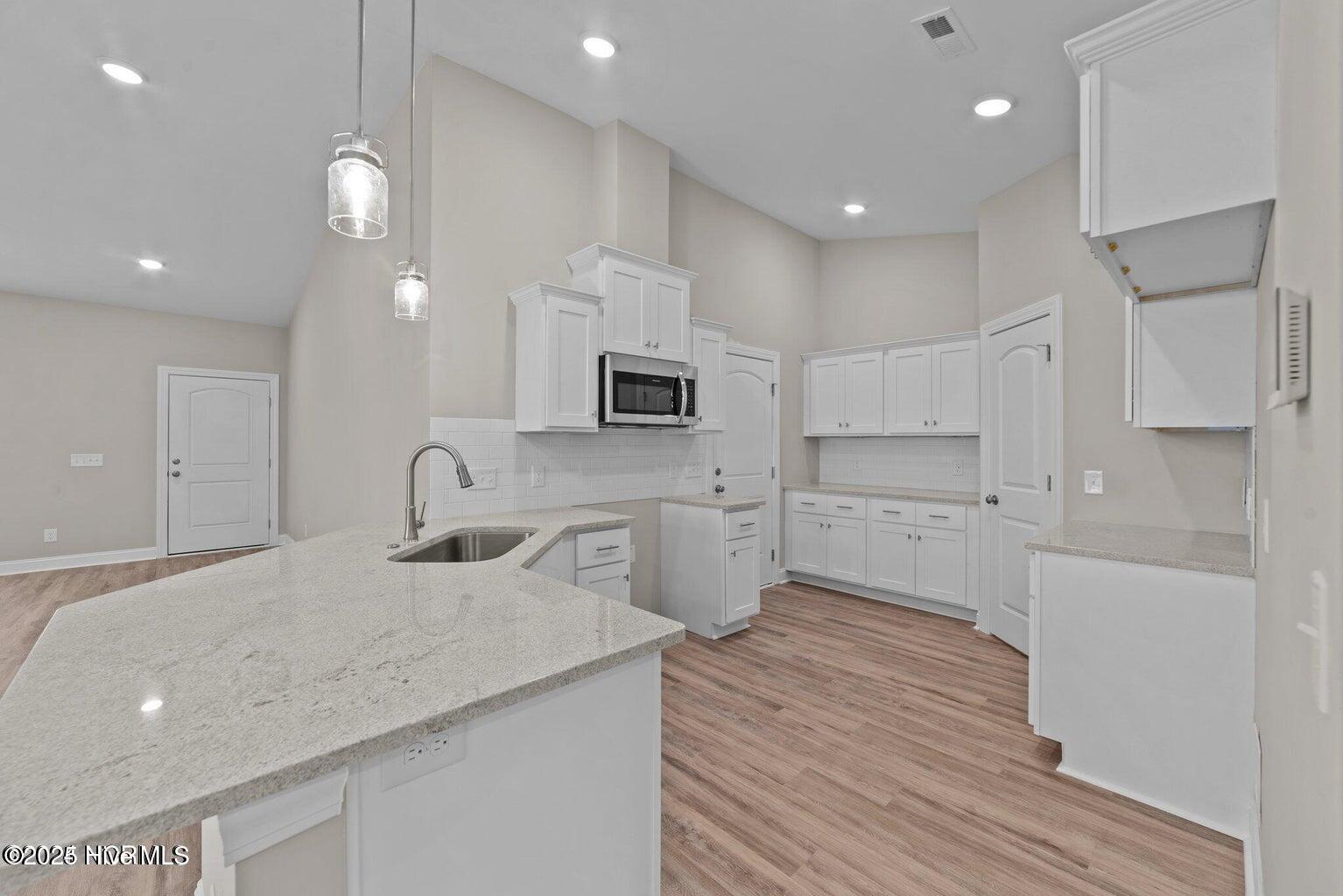 4227 Laurel Ridge Drive B Property Photo 6