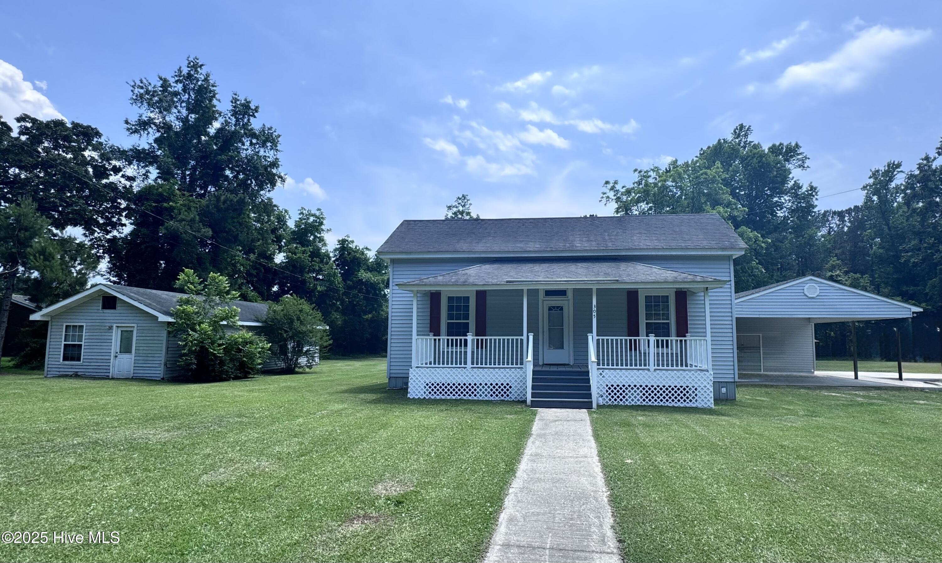 305 E Oak Street Property Photo