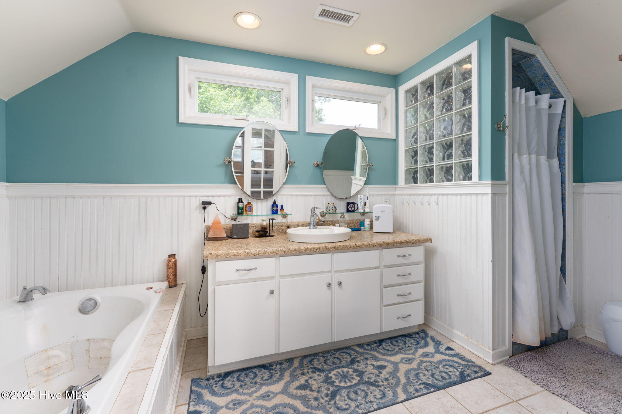 716 Bay Harbor Drive Property Photo 14