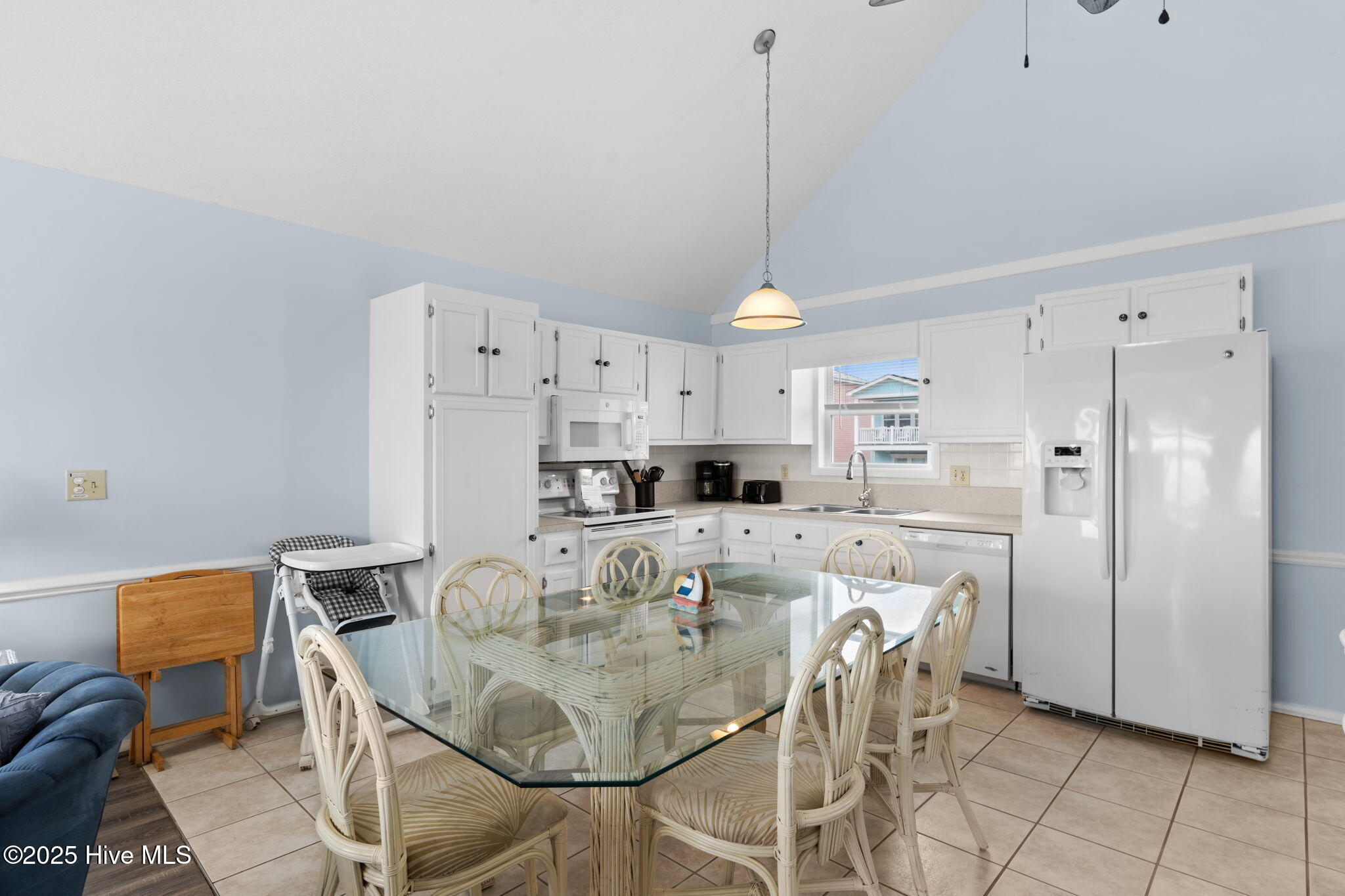 3229 E Beach Drive Property Photo 12