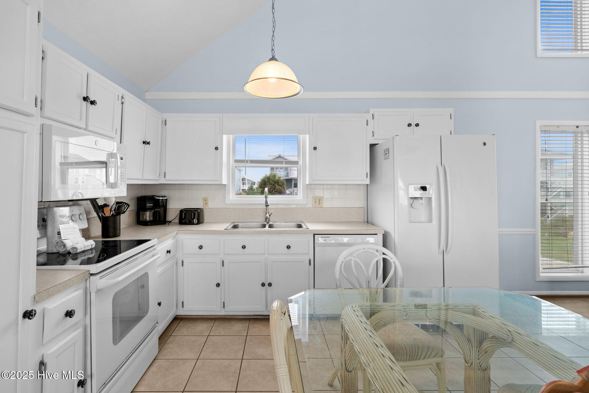 3229 E Beach Drive Property Photo 14