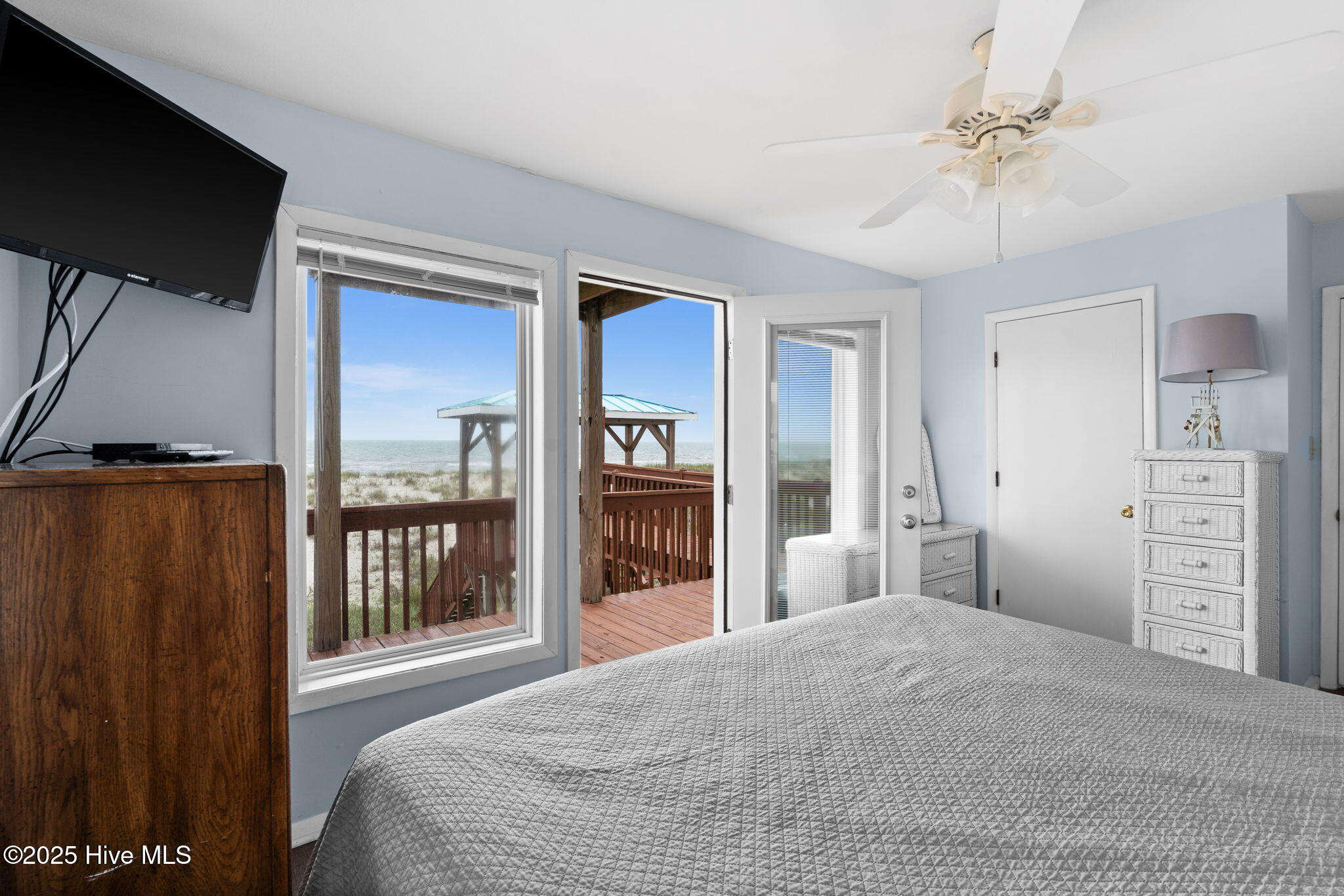3229 E Beach Drive Property Photo 24