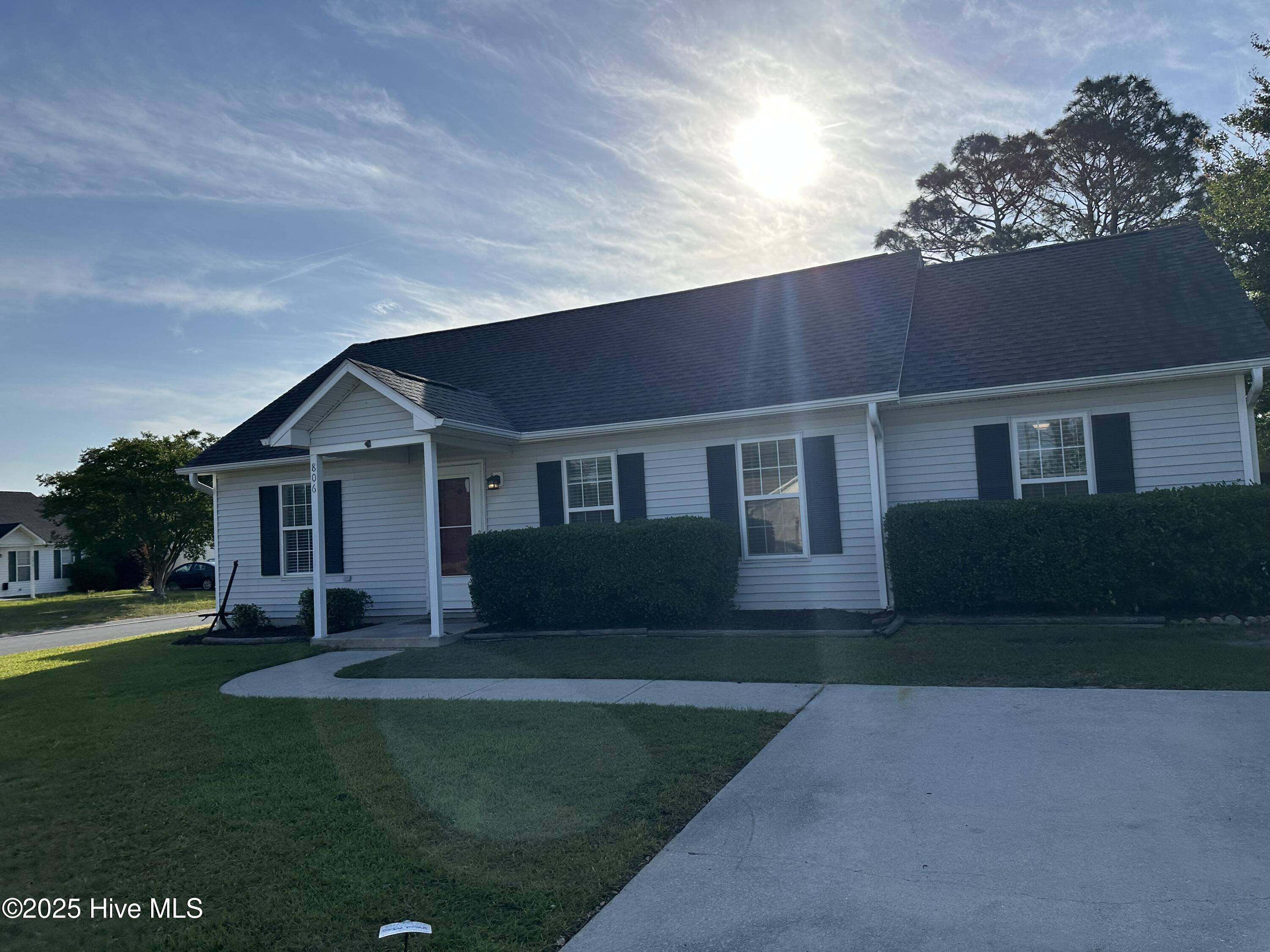 806 Garrison Court Property Photo