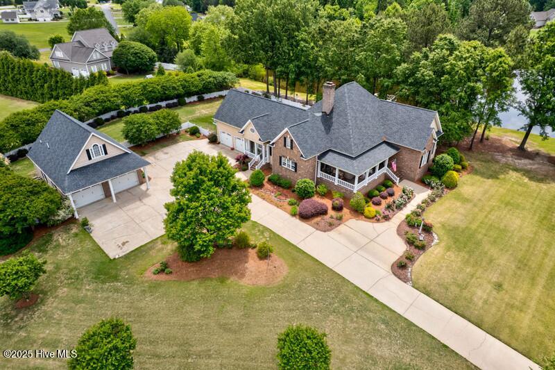 647 Duck Pond Road Property Photo