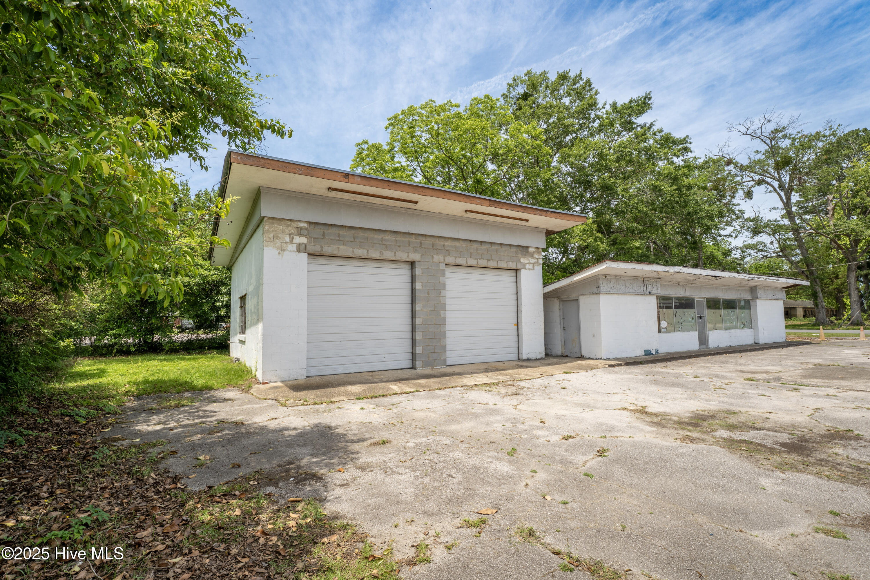 109 N Sycamore Street Property Photo 28