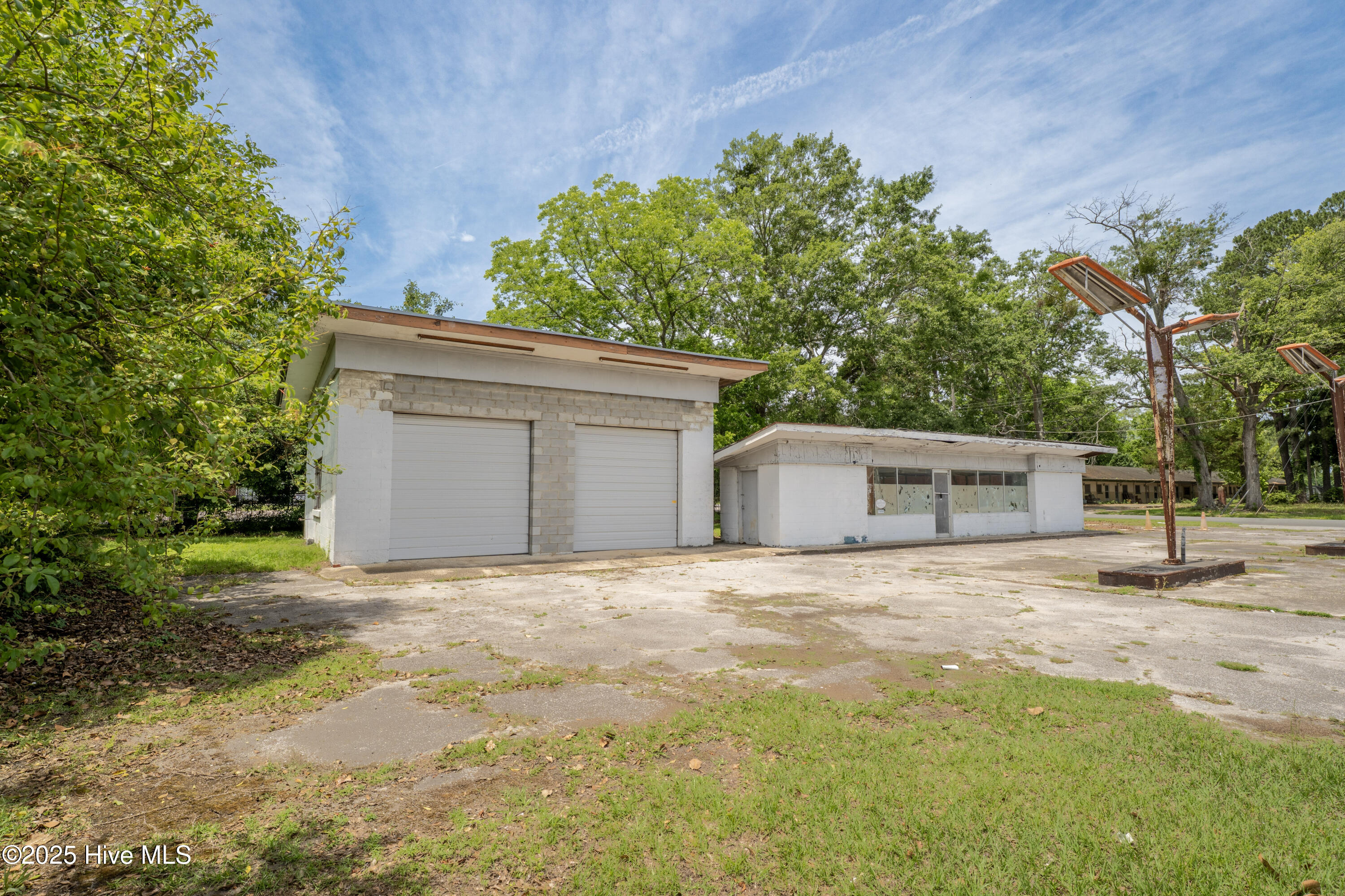109 N Sycamore Street Property Photo 29