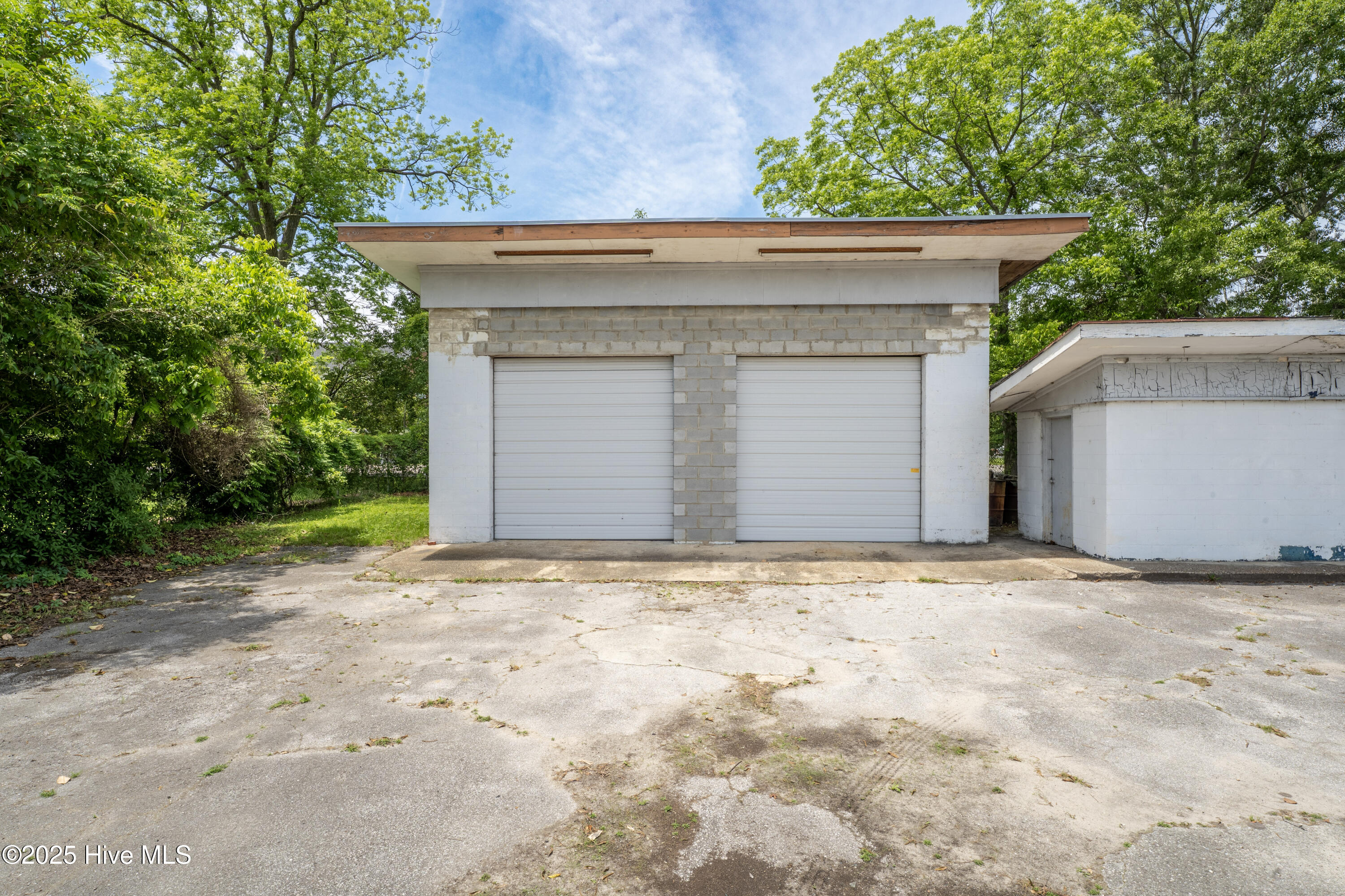 109 N Sycamore Street Property Photo 30