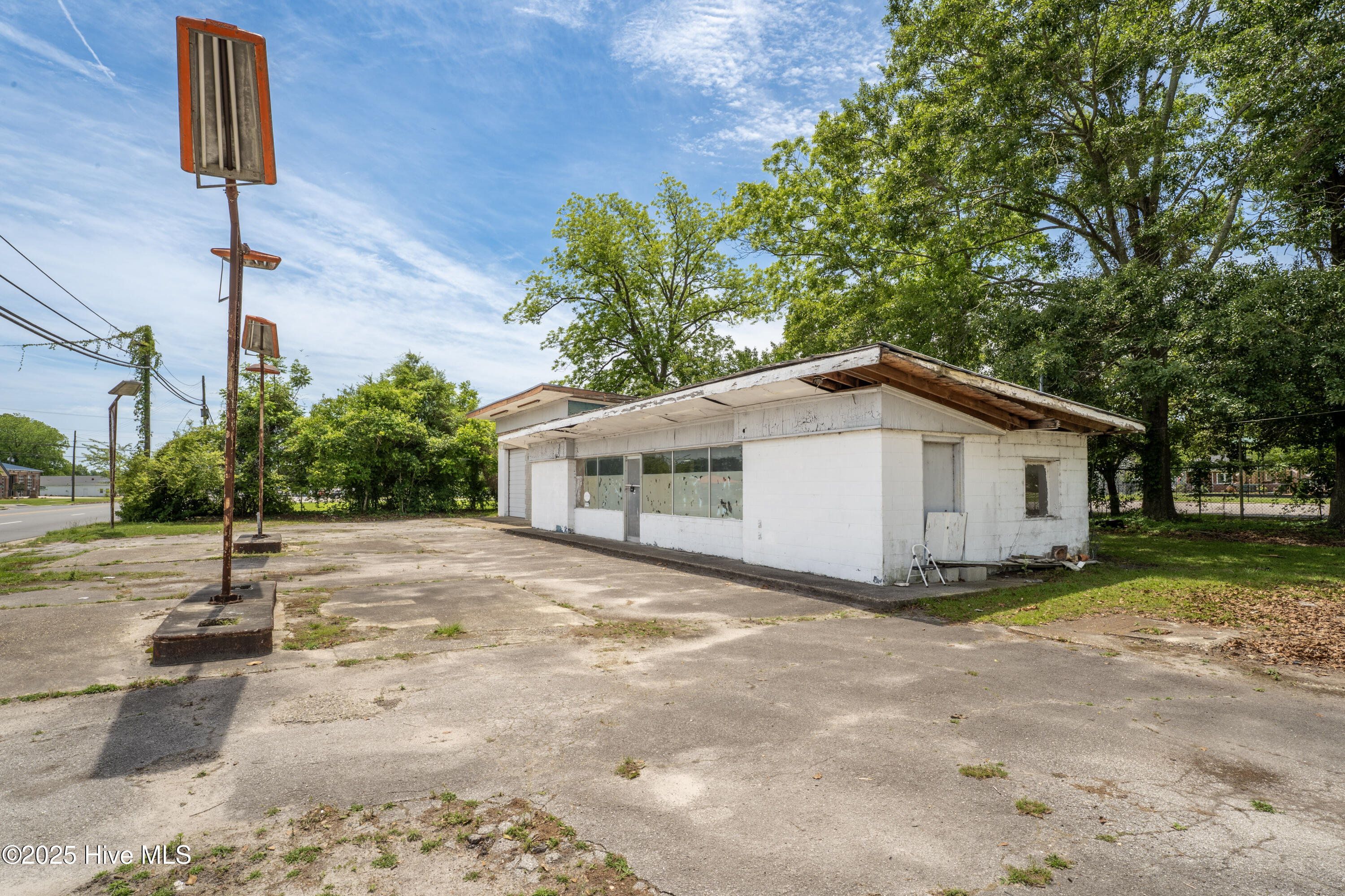 109 N Sycamore Street Property Photo 35
