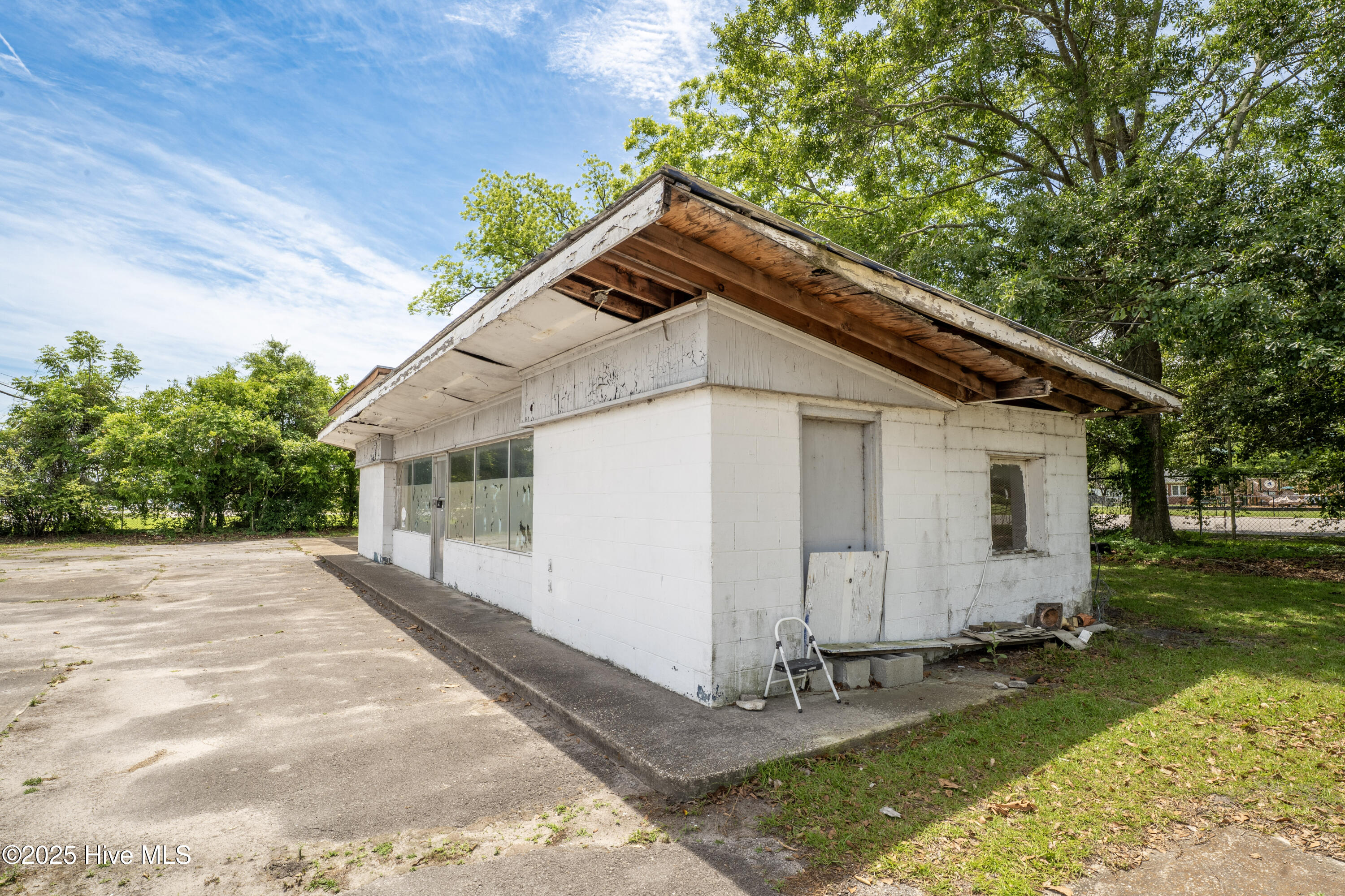 109 N Sycamore Street Property Photo 36