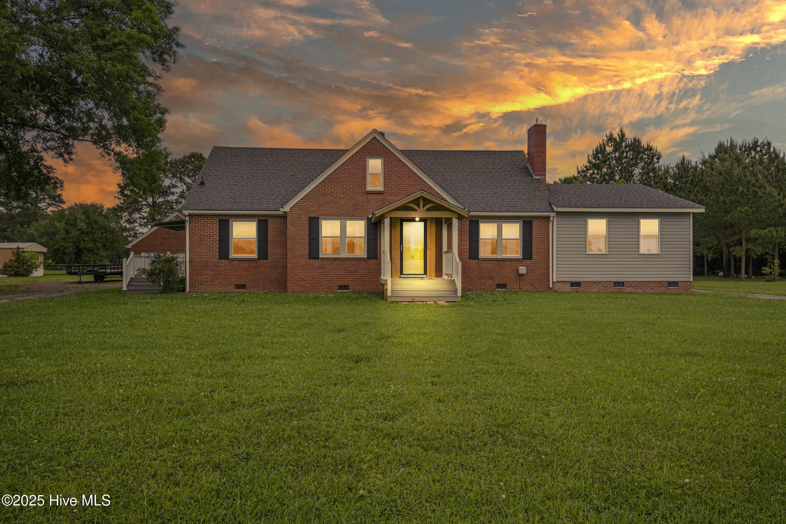 1047 Us Highway 158 W Property Photo