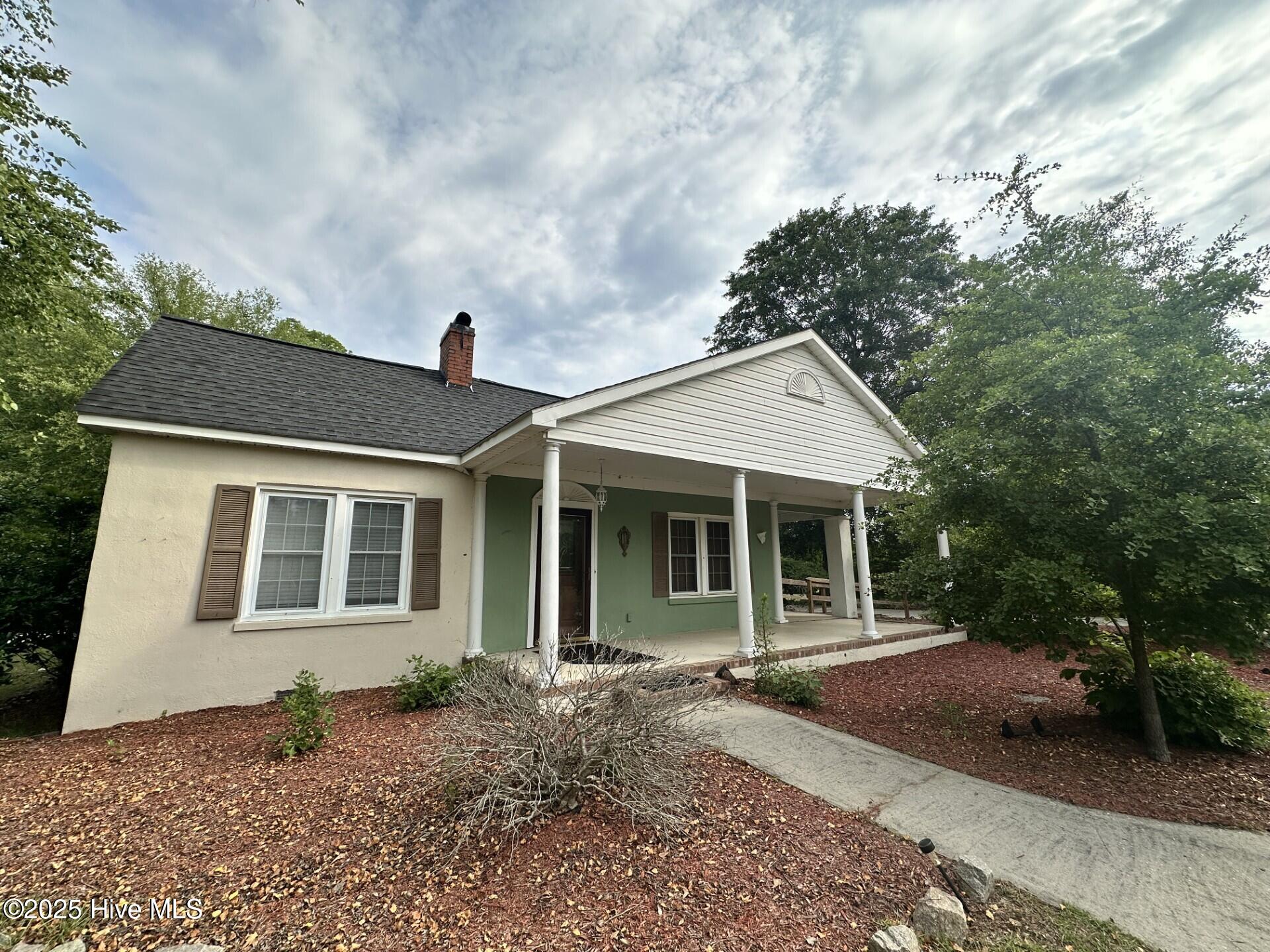 1005 Whitehall Road Property Photo 1