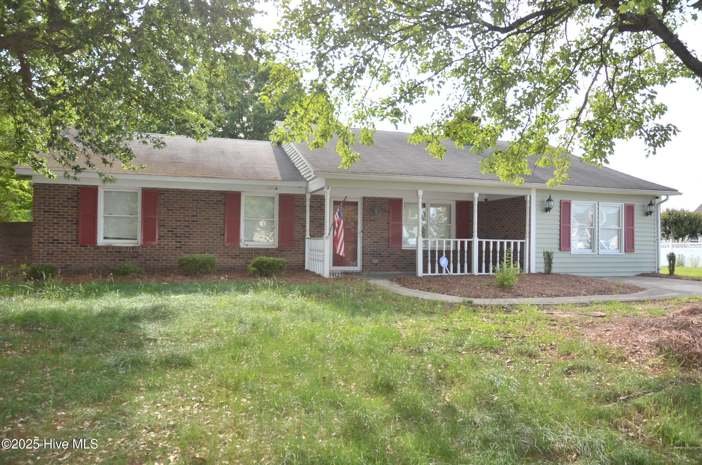 1412 Clubview Drive Property Photo 1
