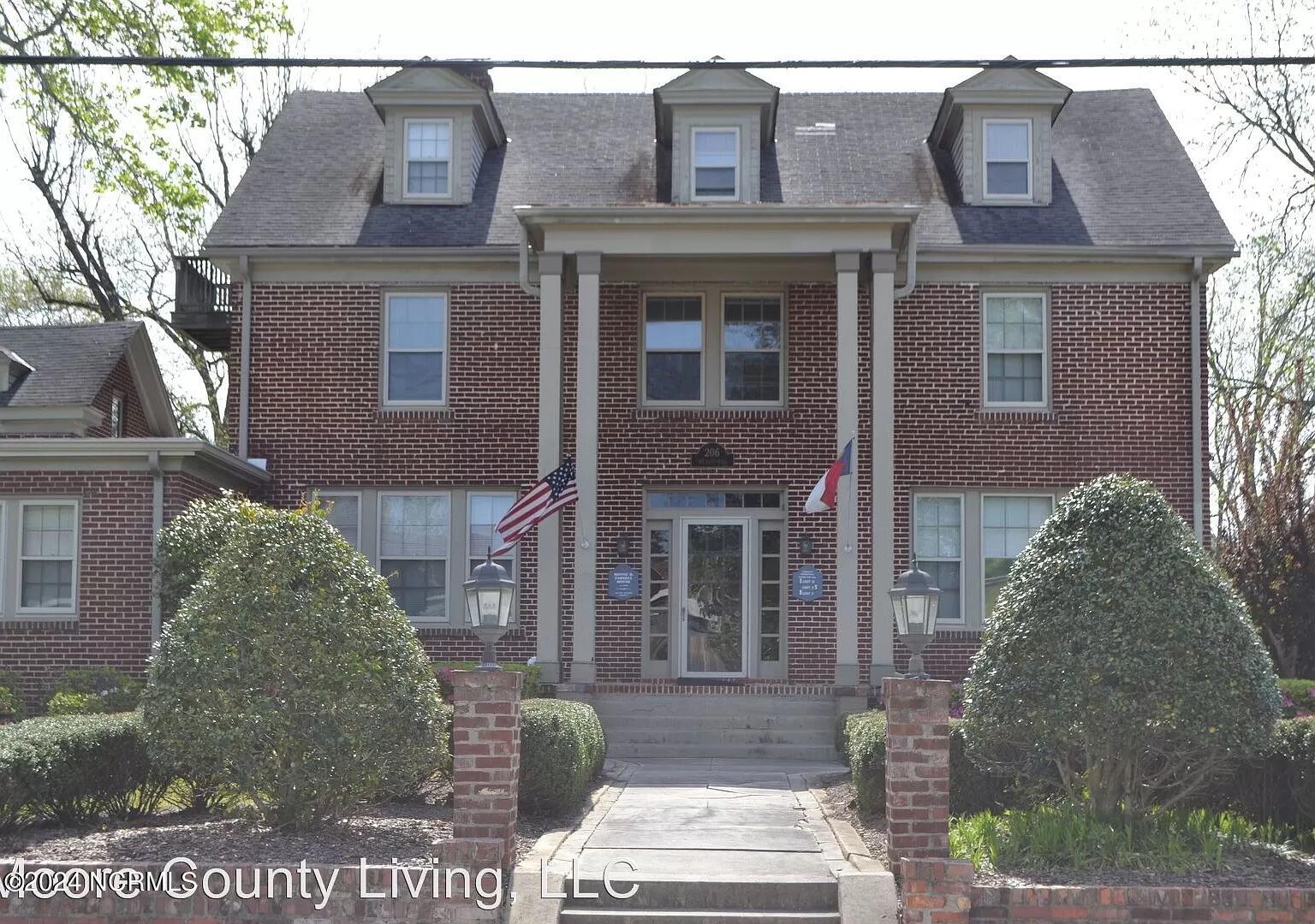 206 N Poplar Street F Property Photo