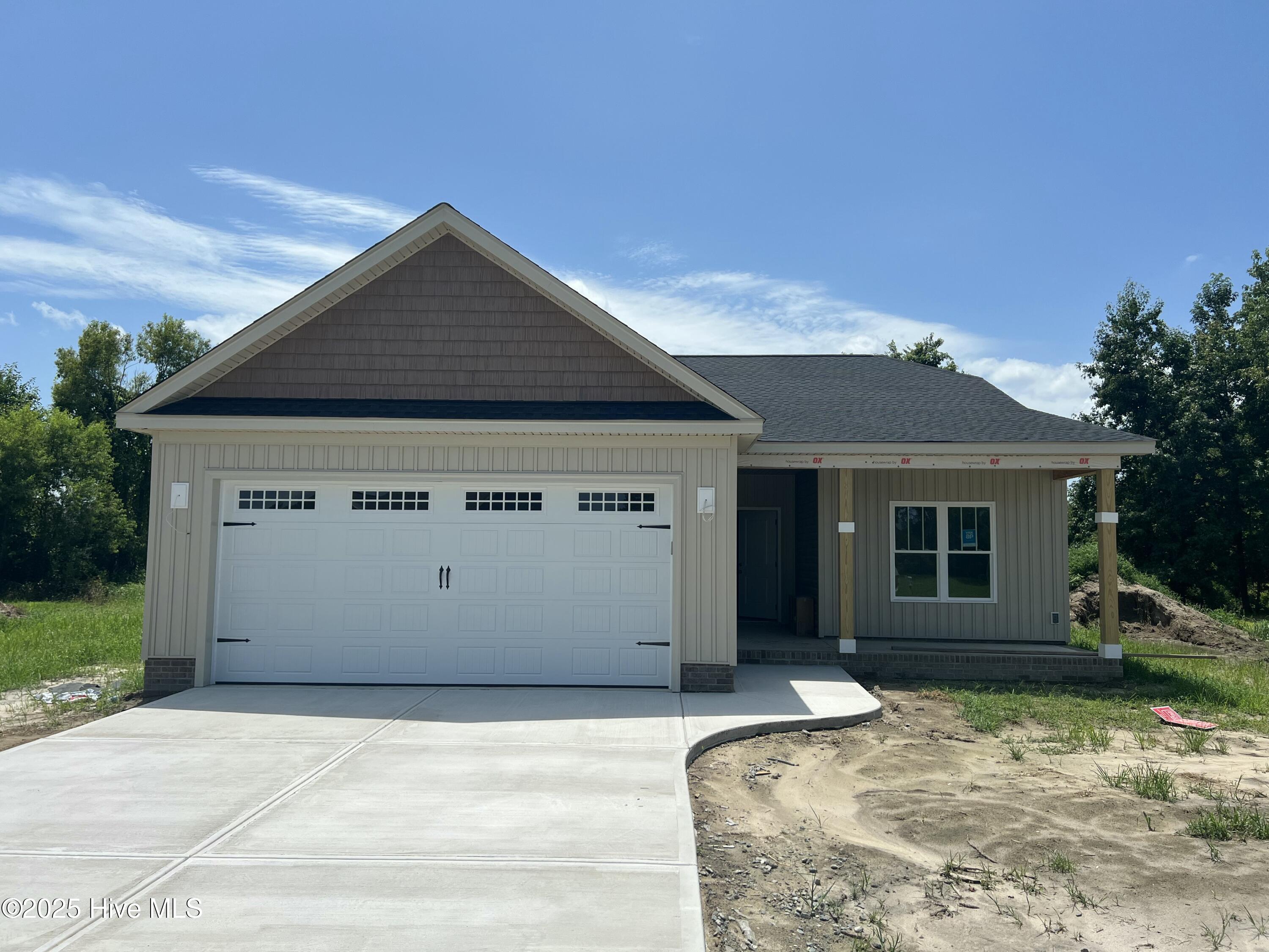 104 E Sillinger Drive Property Photo 1