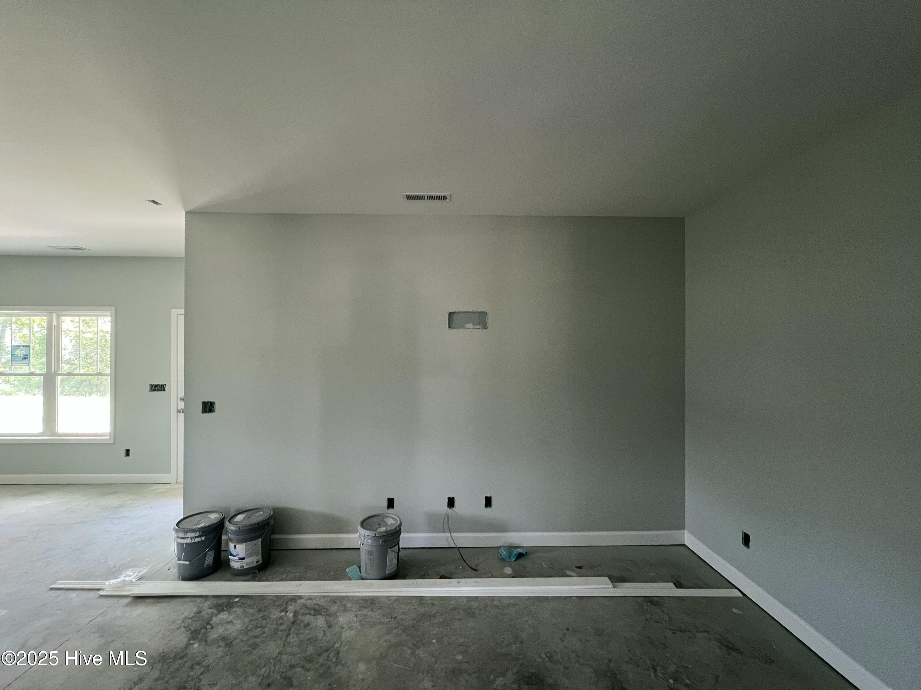 104 E Sillinger Drive Property Photo 4