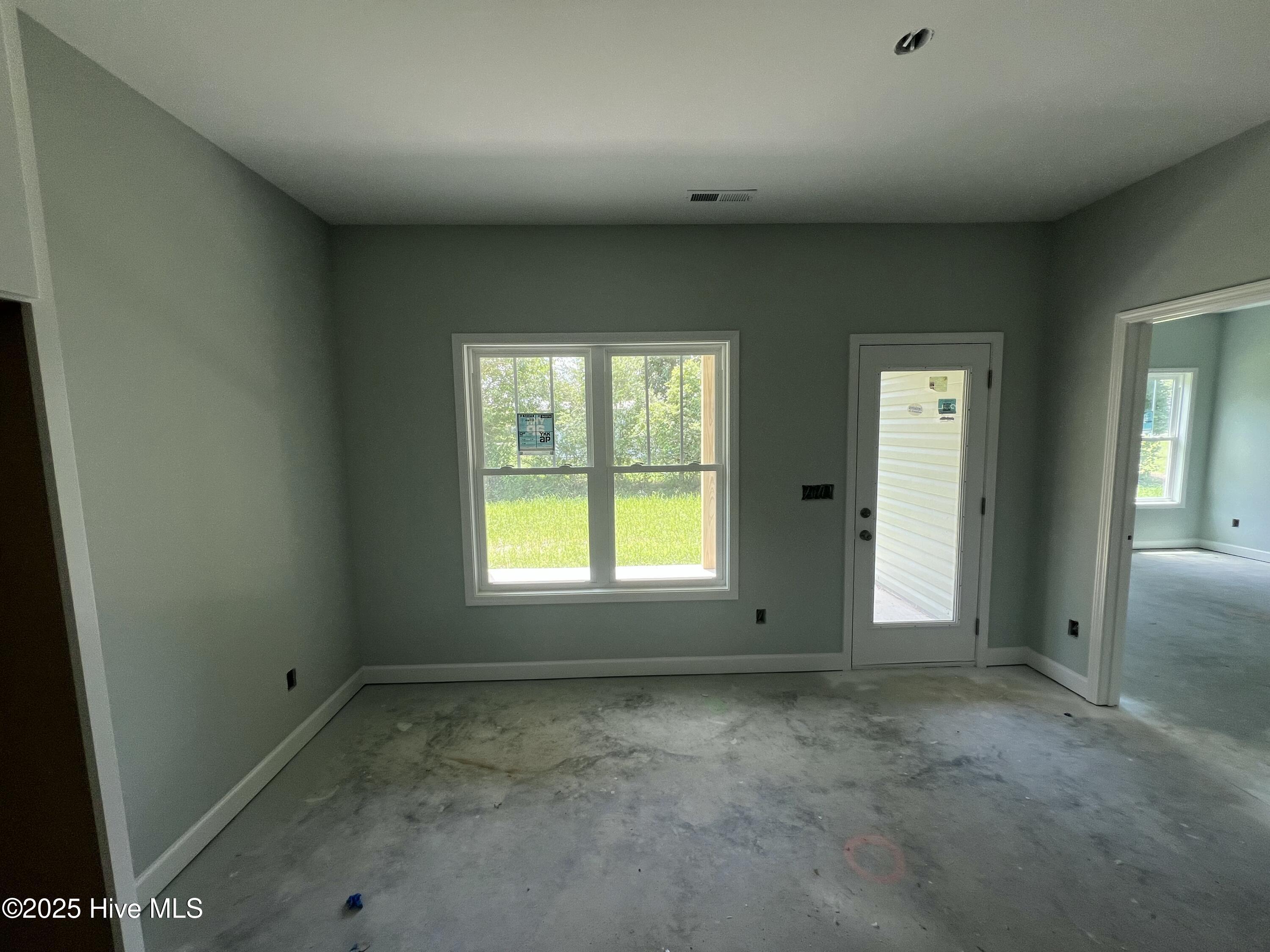 104 E Sillinger Drive Property Photo 8