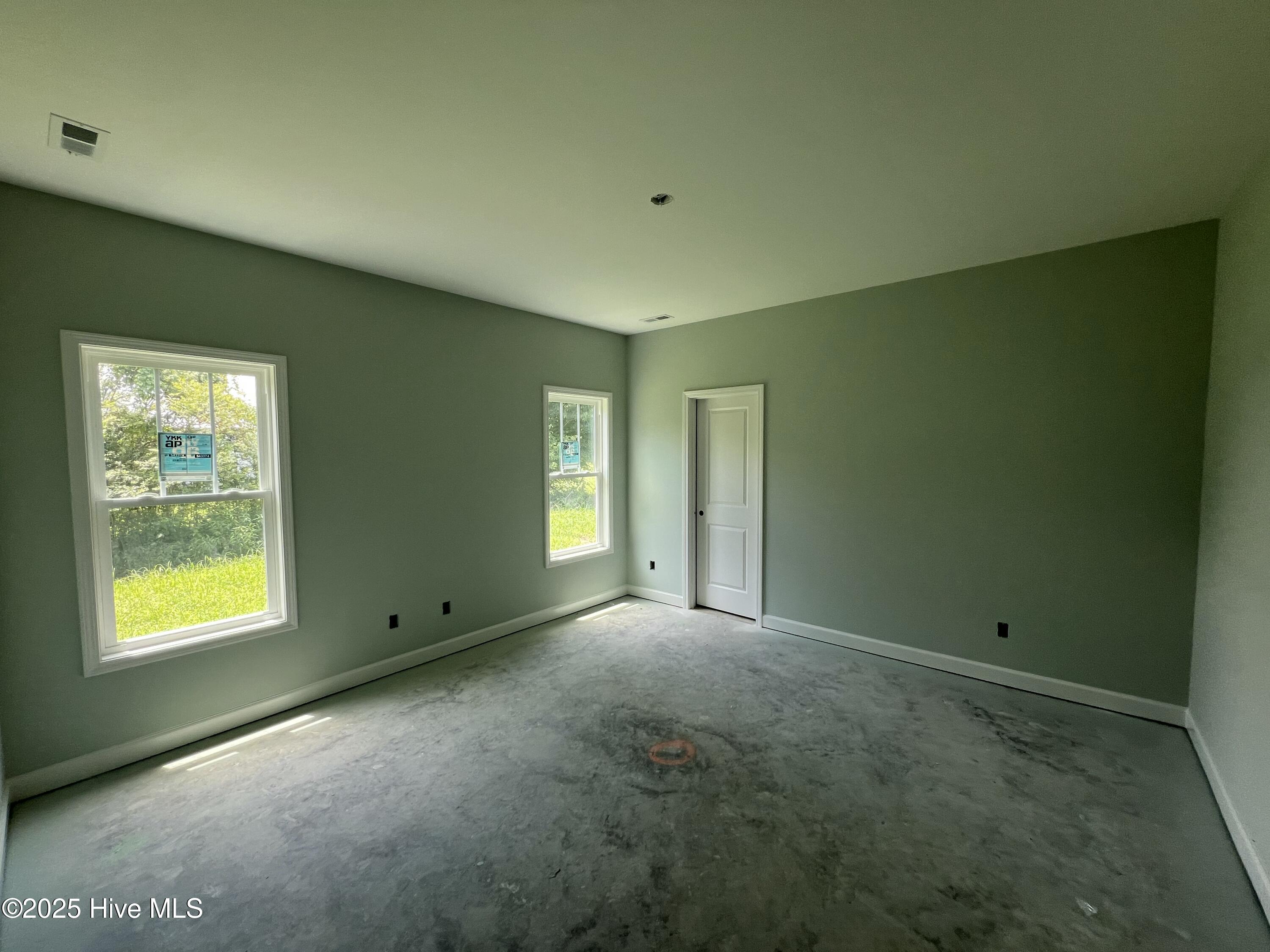 104 E Sillinger Drive Property Photo 9
