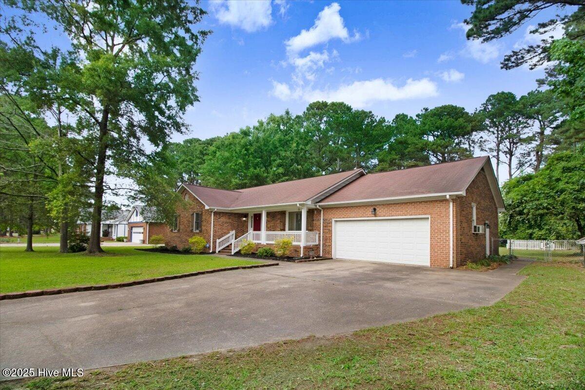 305 Bayleaf Drive Property Photo 3