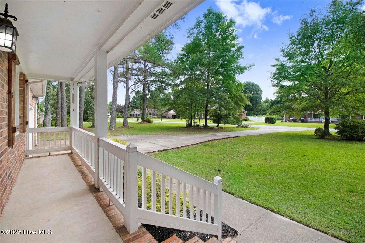 305 Bayleaf Drive Property Photo 4