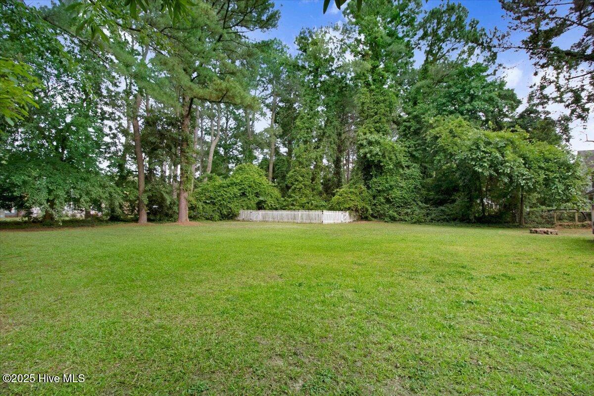 305 Bayleaf Drive Property Photo 6