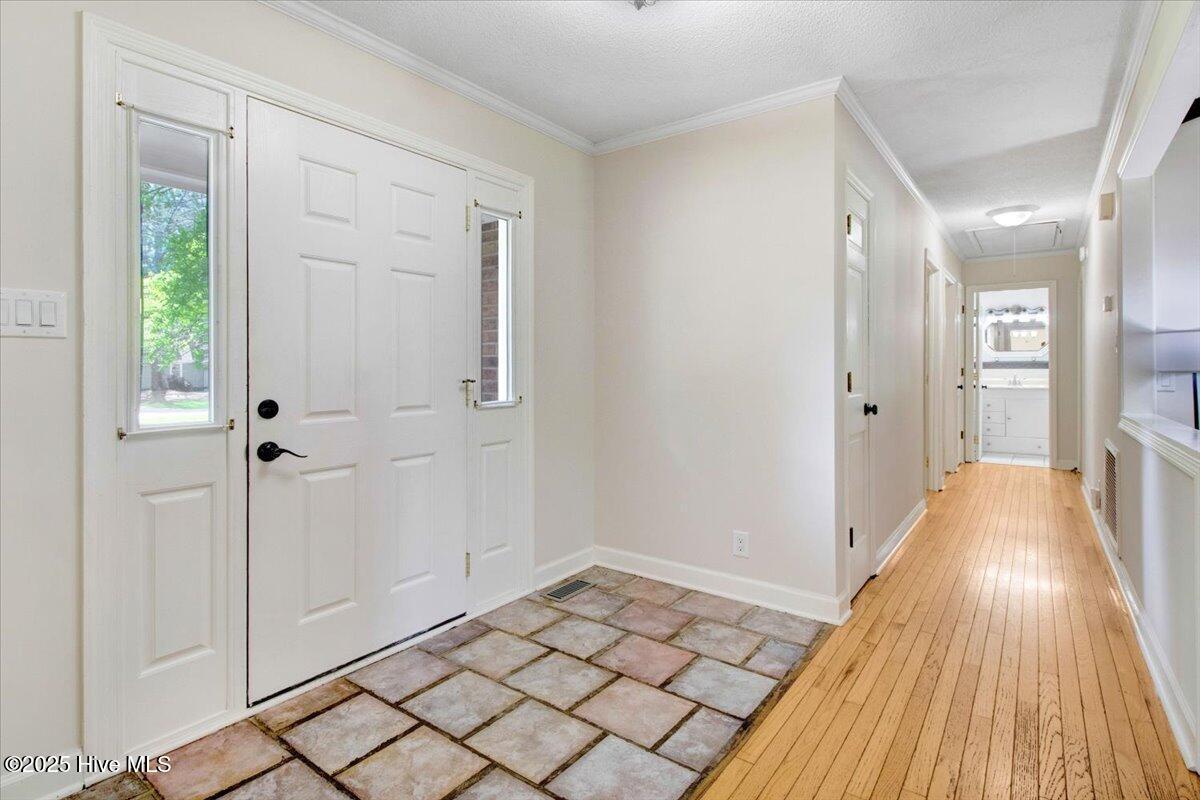 305 Bayleaf Drive Property Photo 7