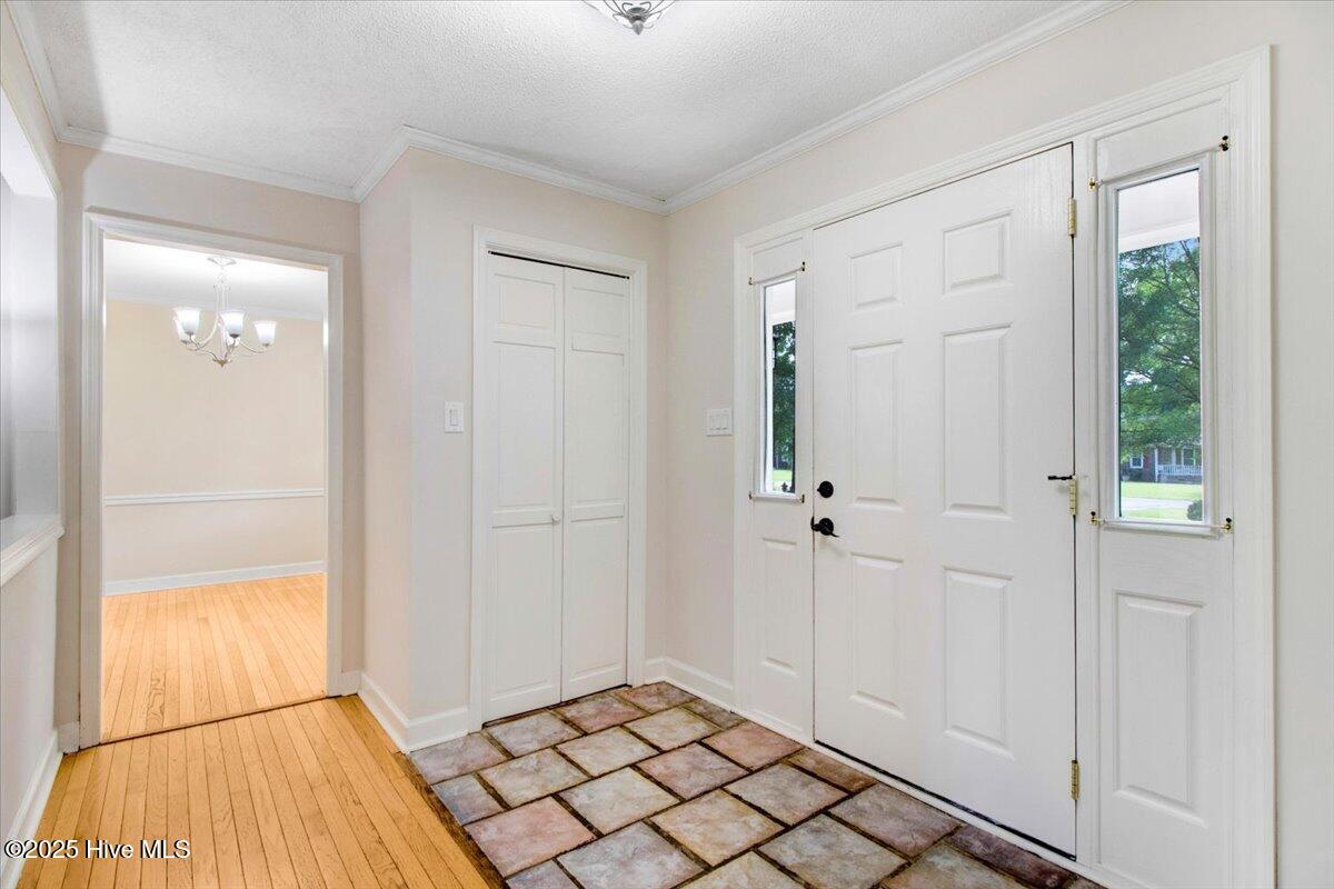 305 Bayleaf Drive Property Photo 8