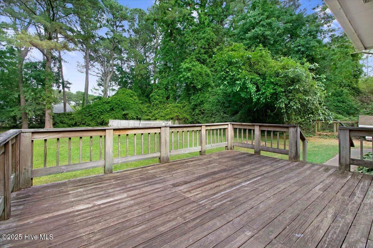 305 Bayleaf Drive Property Photo 29