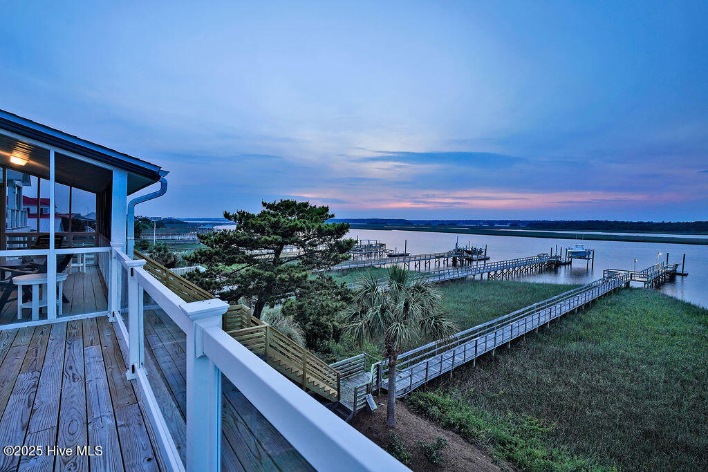 6008 W Beach Drive Property Photo 10