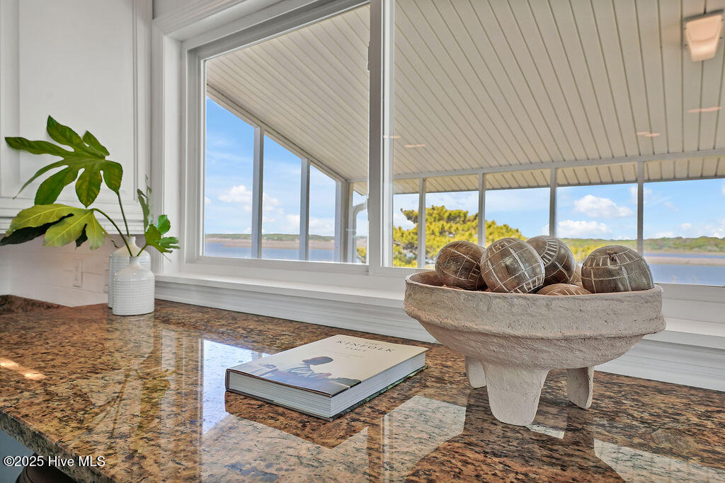 6008 W Beach Drive Property Photo 44