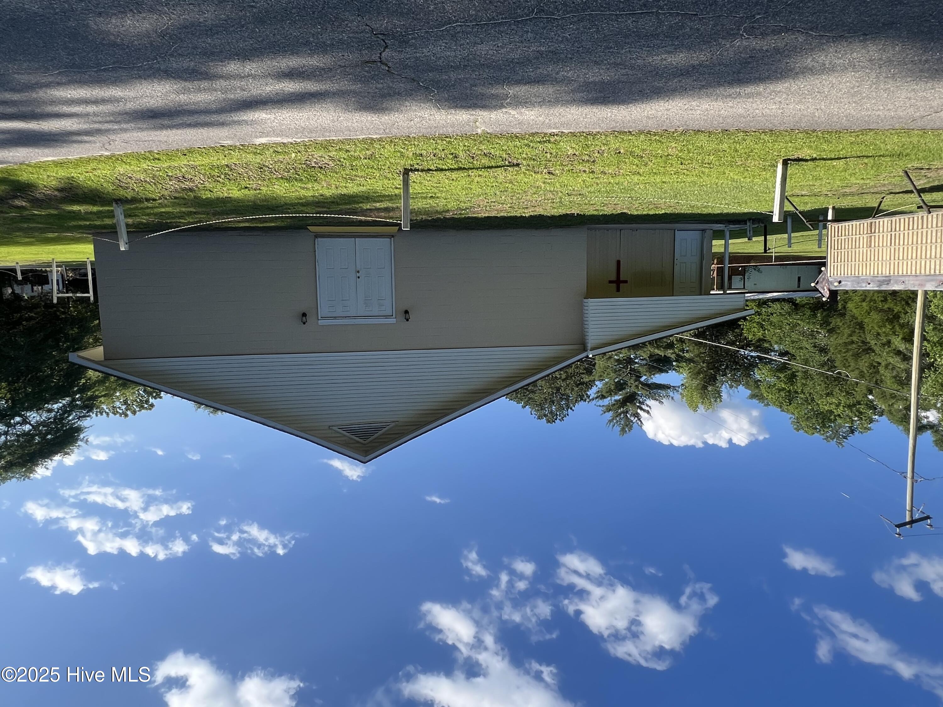 101 Railroad St Street Property Photo 1