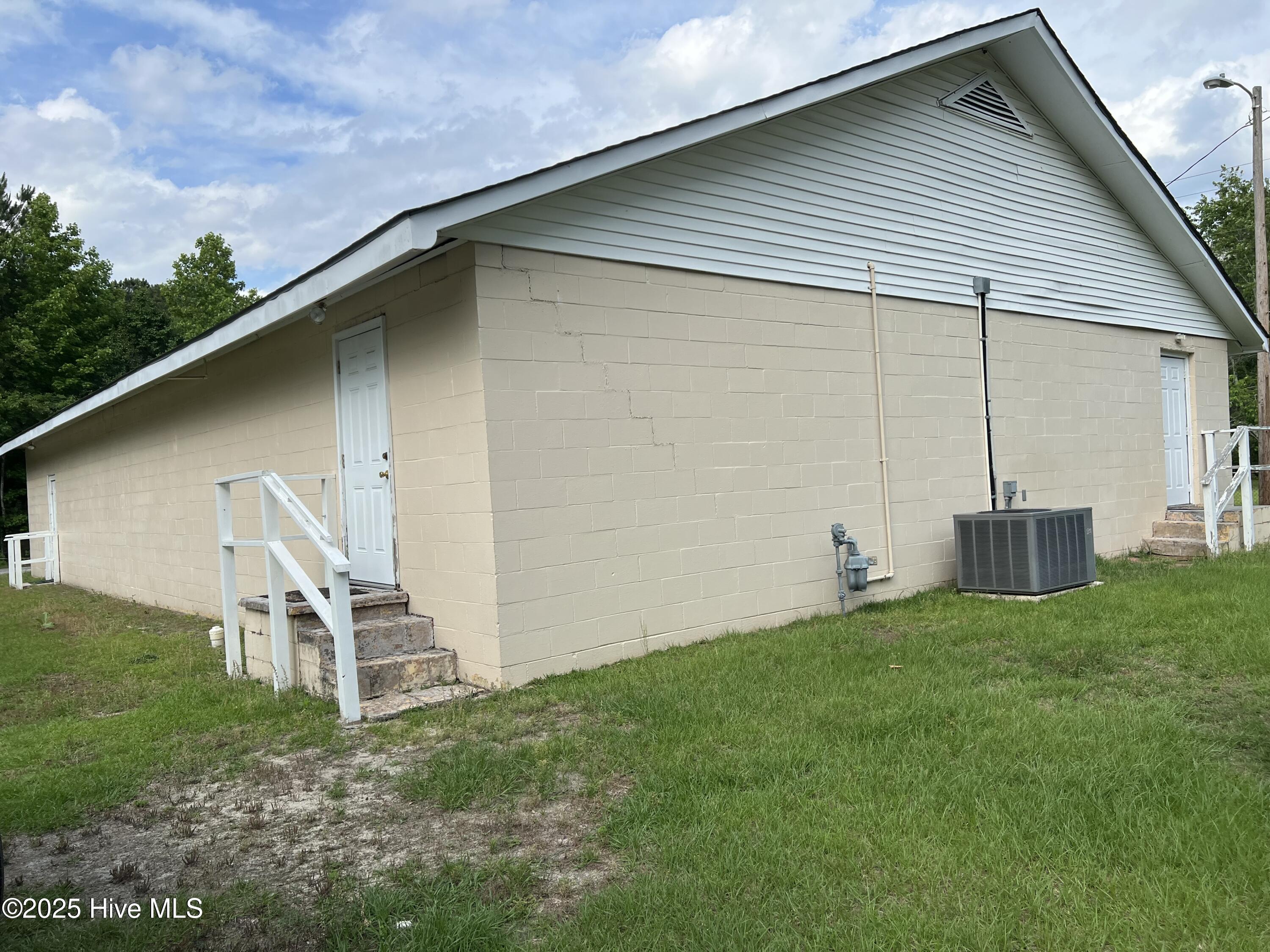 101 Railroad Street Property Photo 2