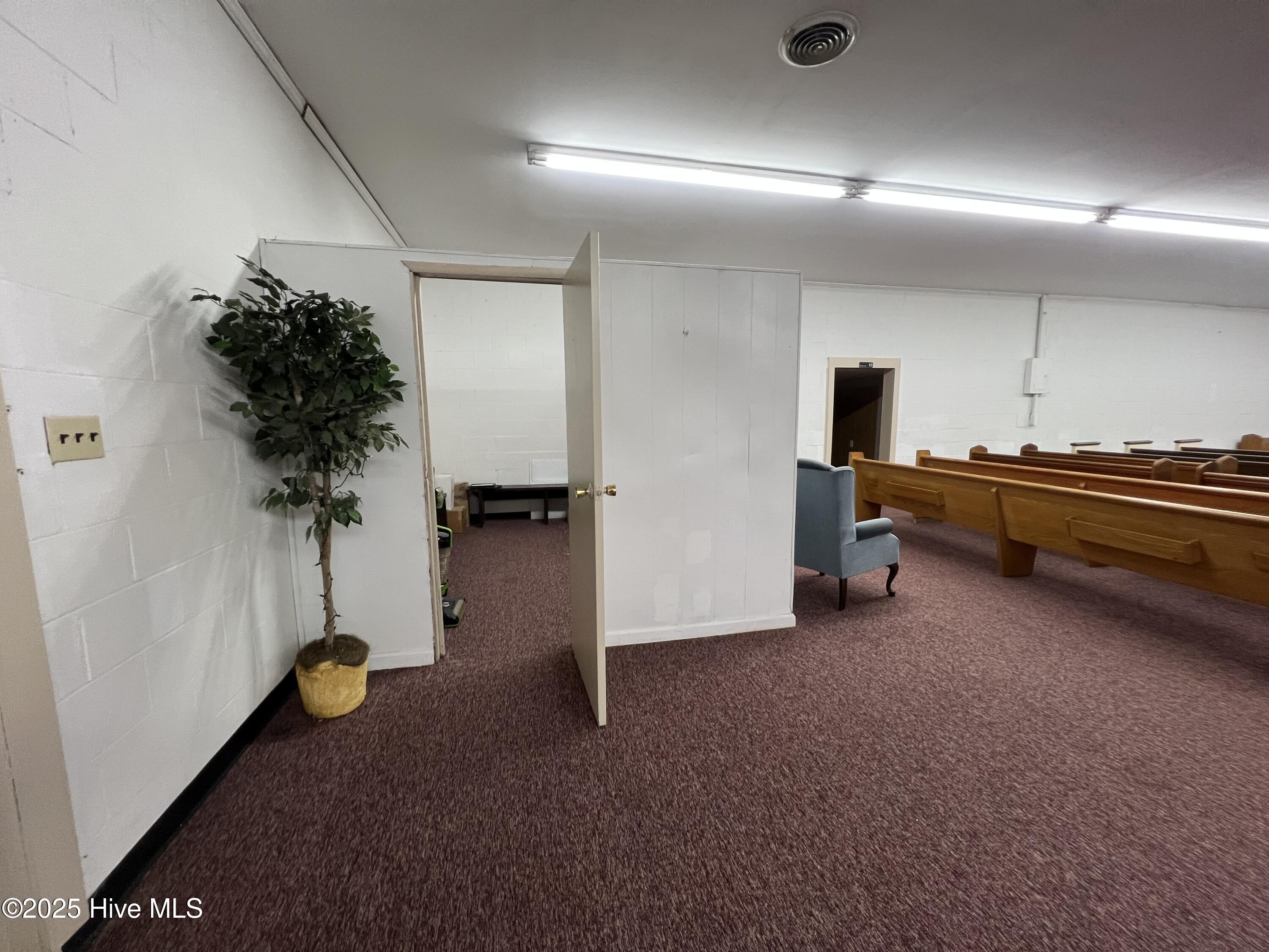101 Railroad Street Property Photo 6